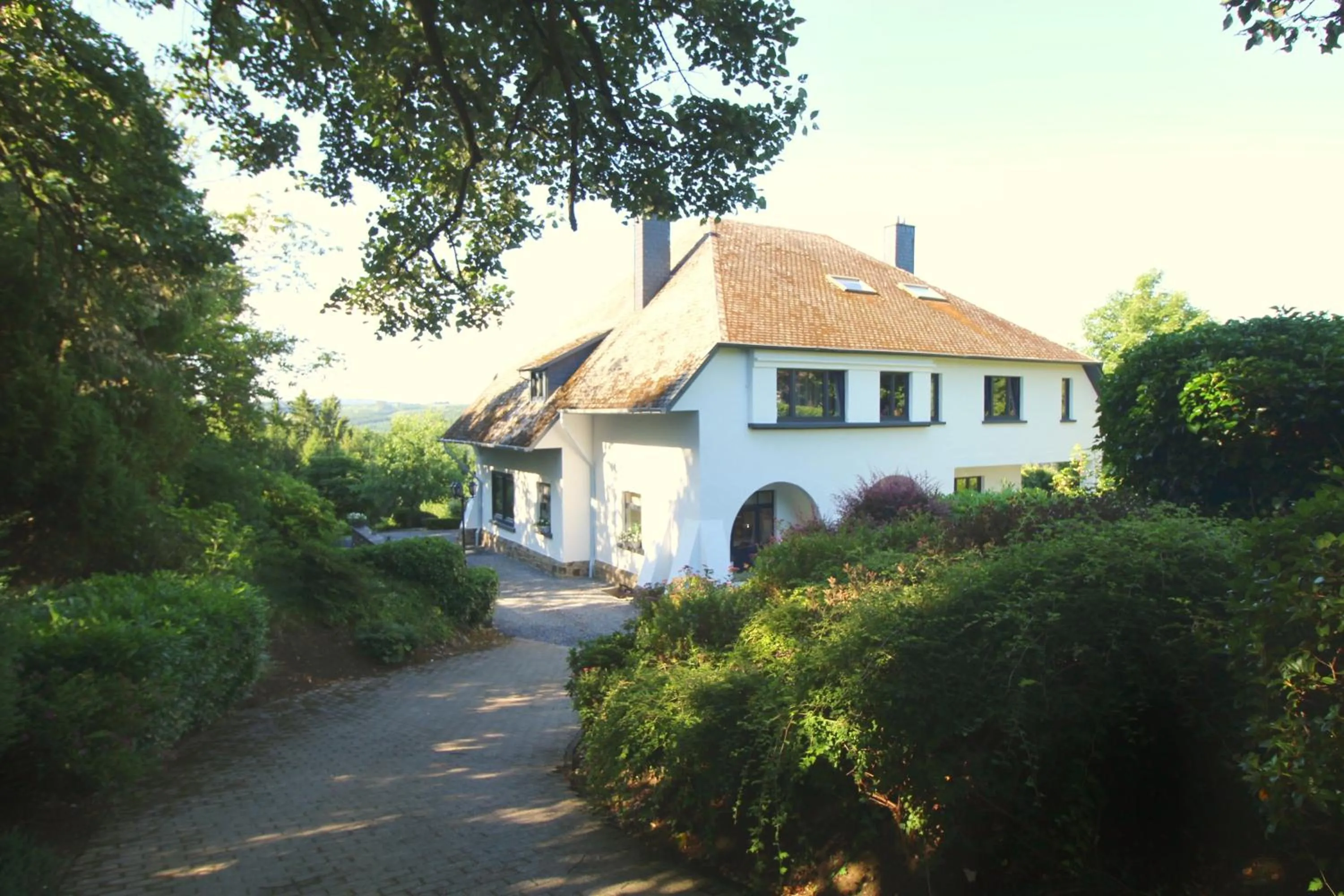 Facade/entrance in Les Alisiers