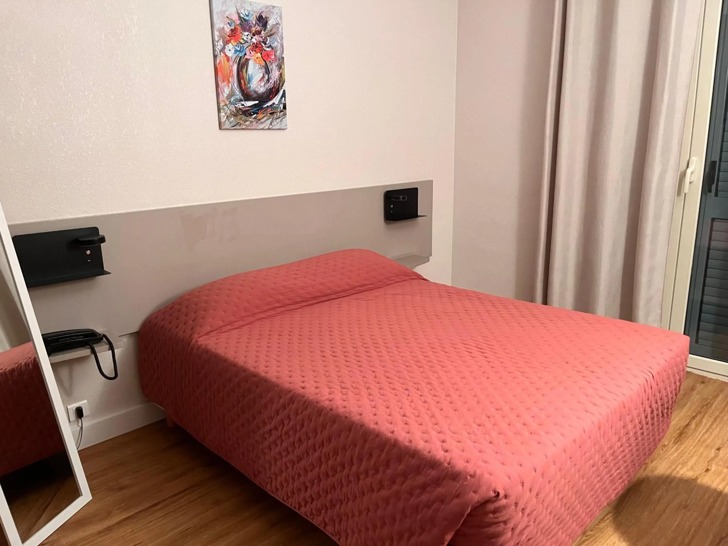 Photo of the whole room, Bed in Hotel Maquis et Mer