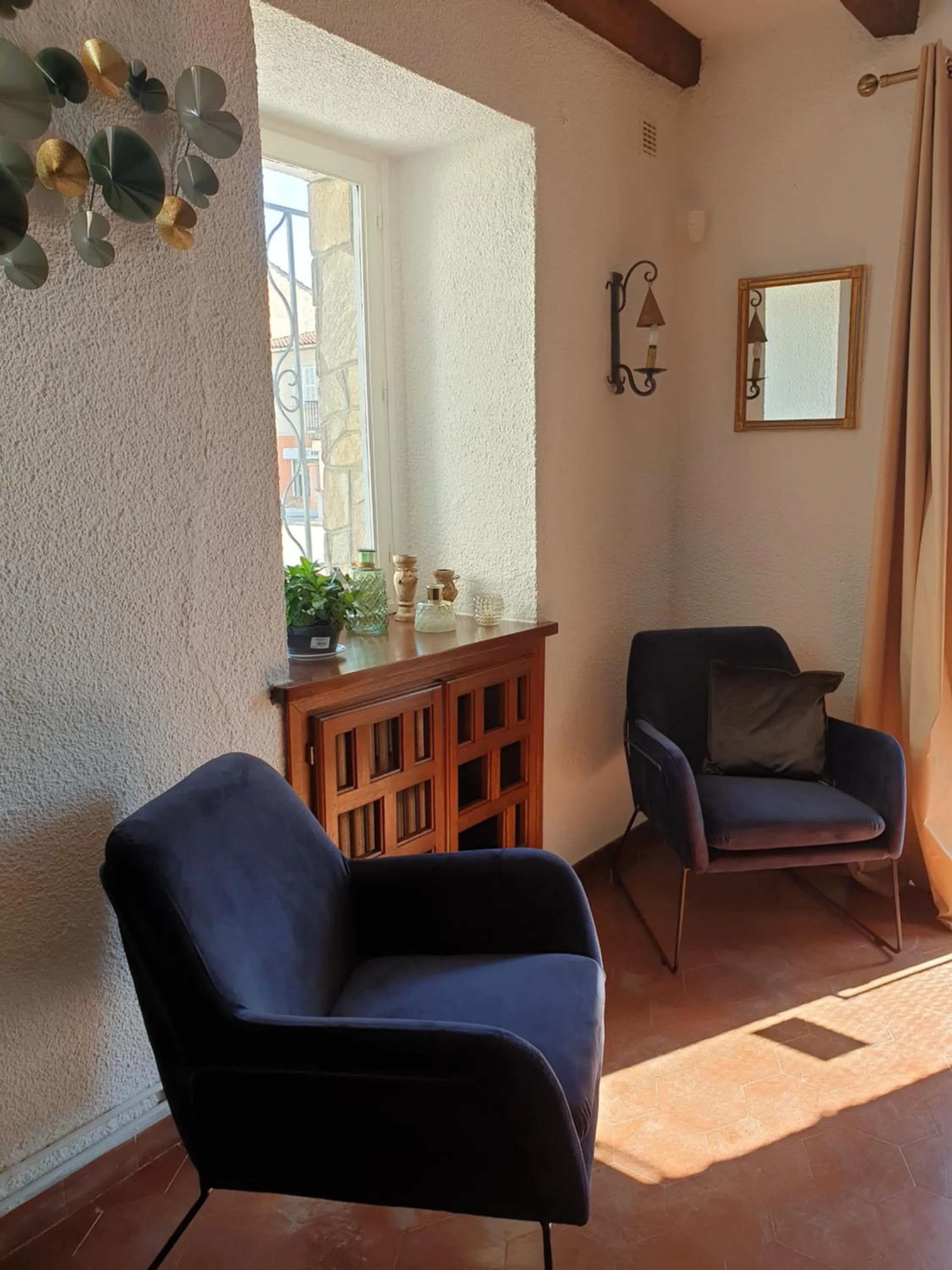 Seating area in Hotel Maquis et Mer