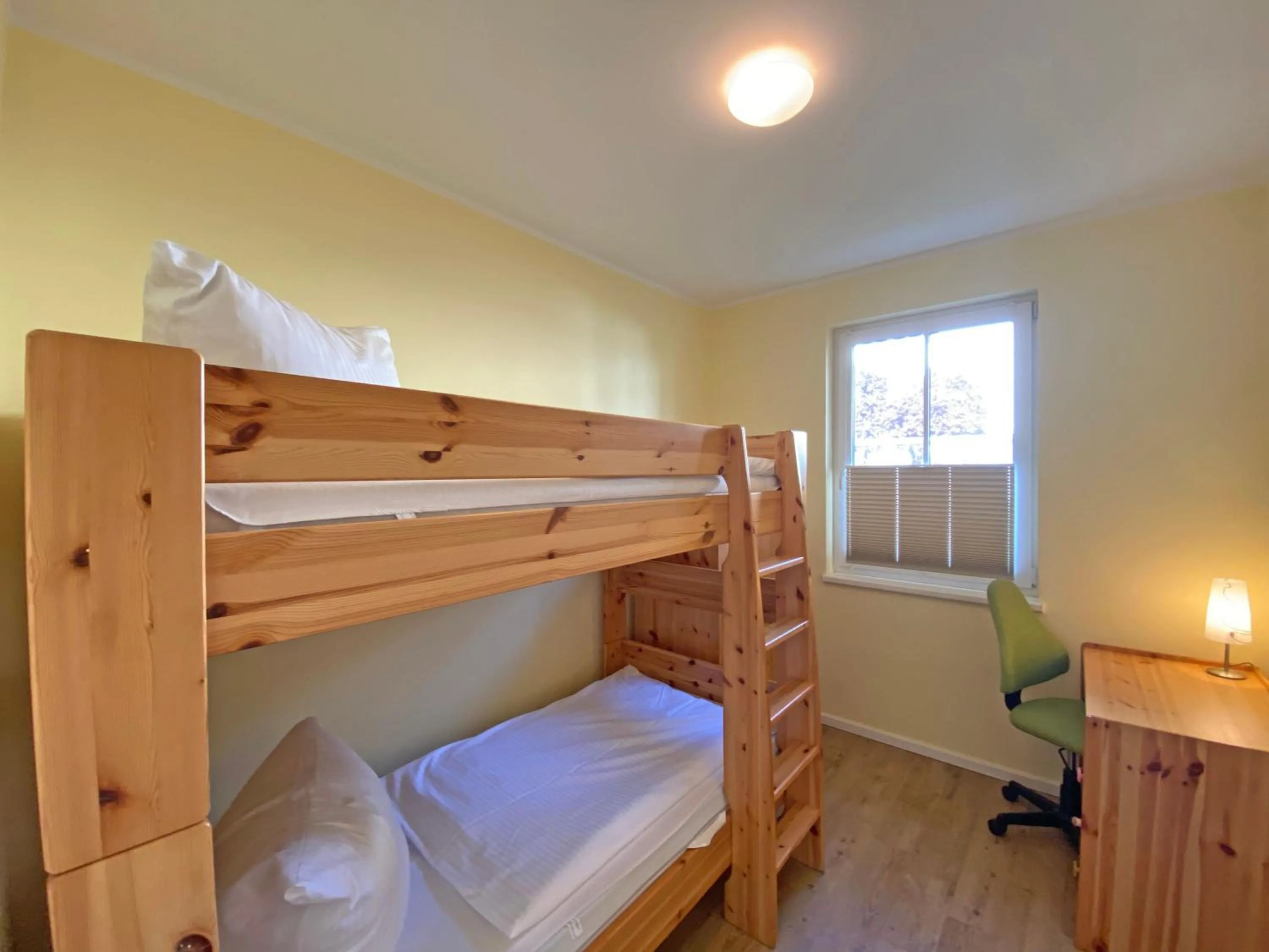 Bed in Villa Annika - Whg 10 mit Westbalkon