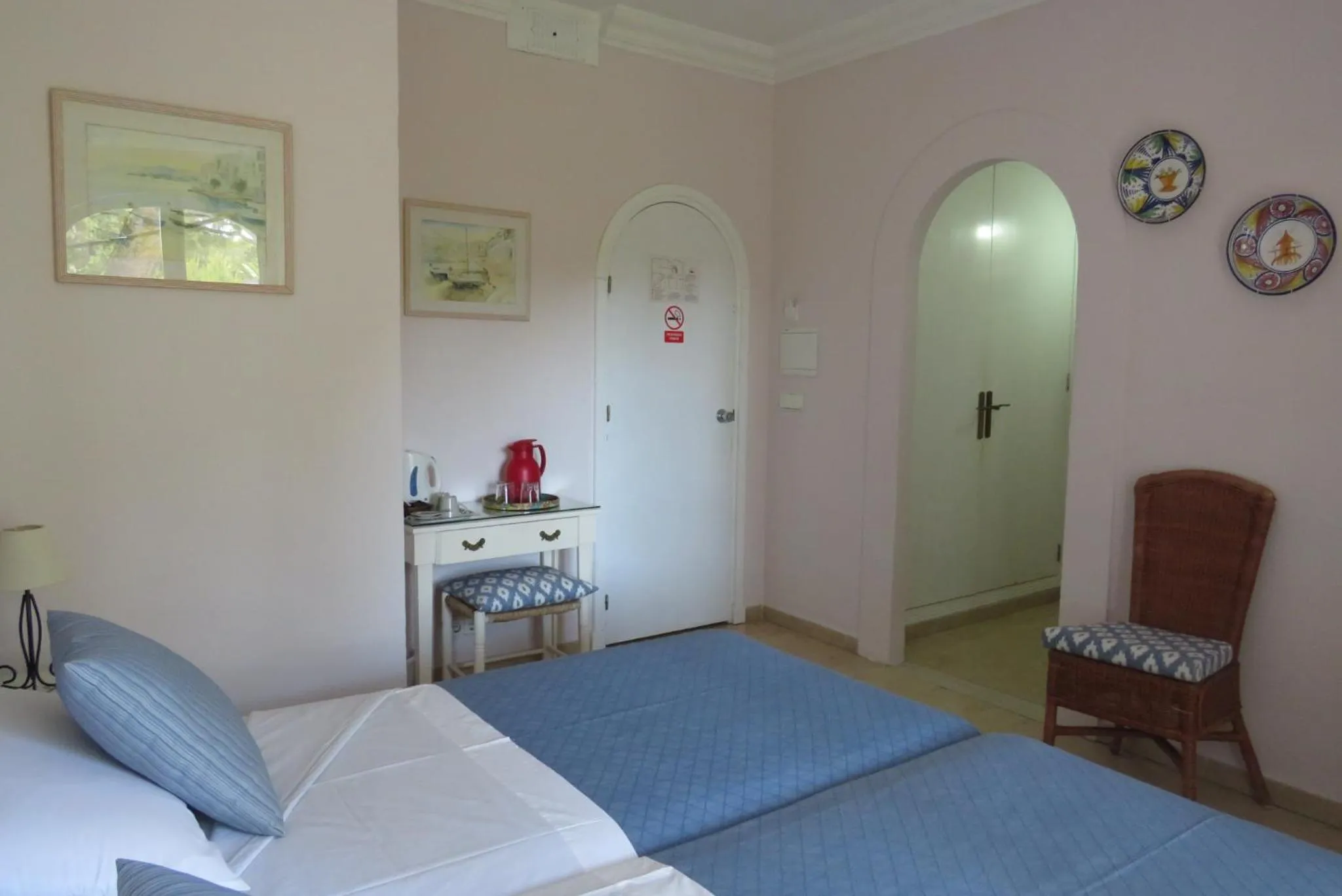 Coffee/tea facilities, Bed in Fowlers Hotel