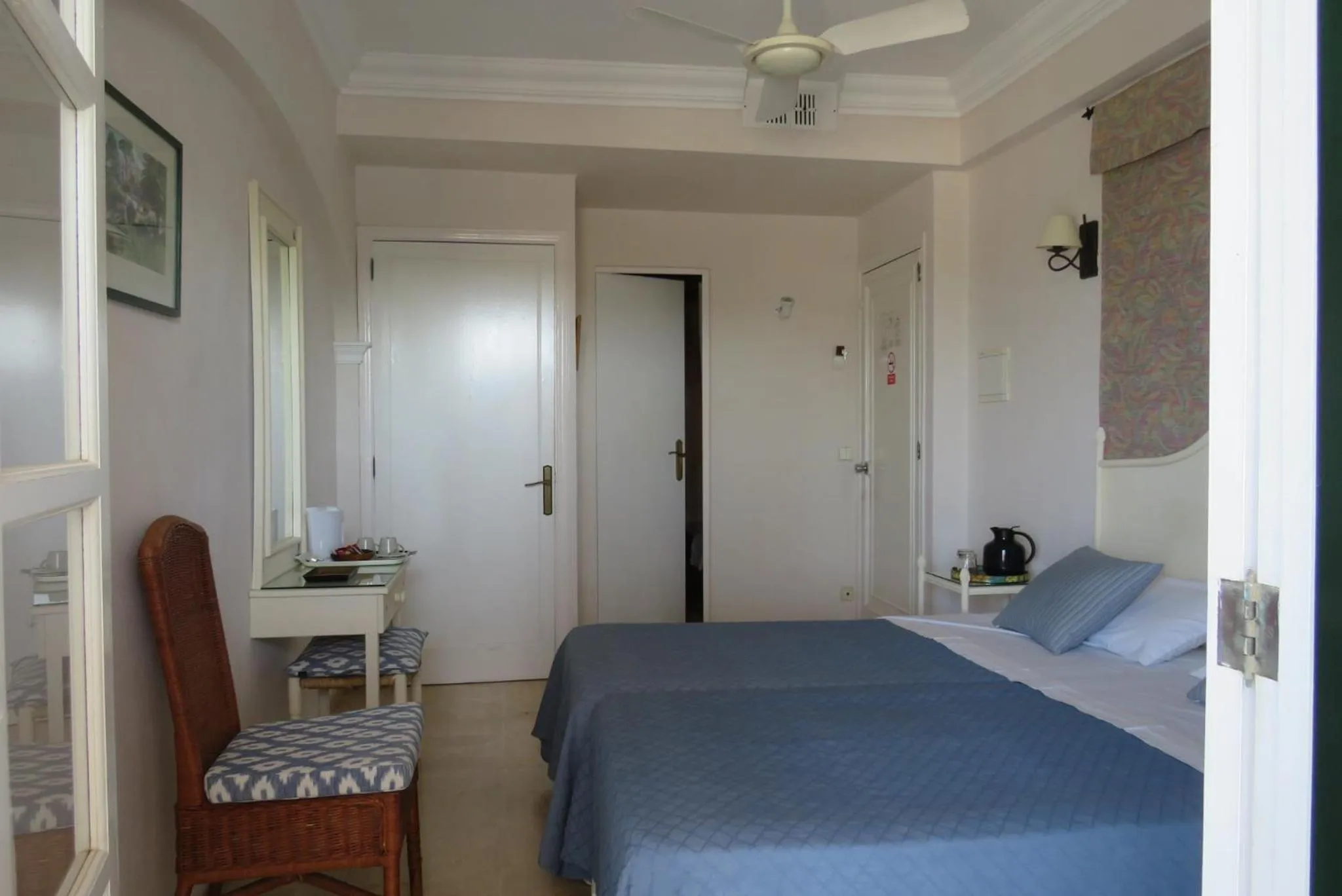 Bedroom, Bed in Fowlers Hotel