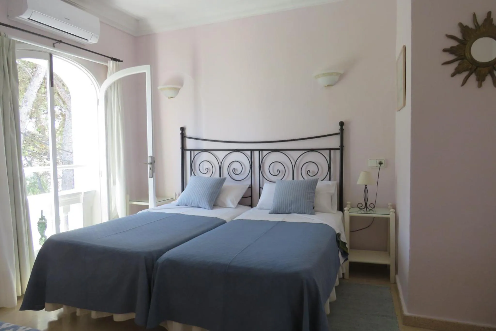 Bedroom, Bed in Fowlers Hotel