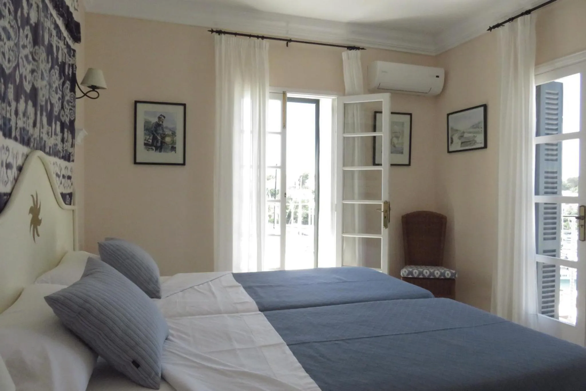 Bedroom, Bed in Fowlers Hotel