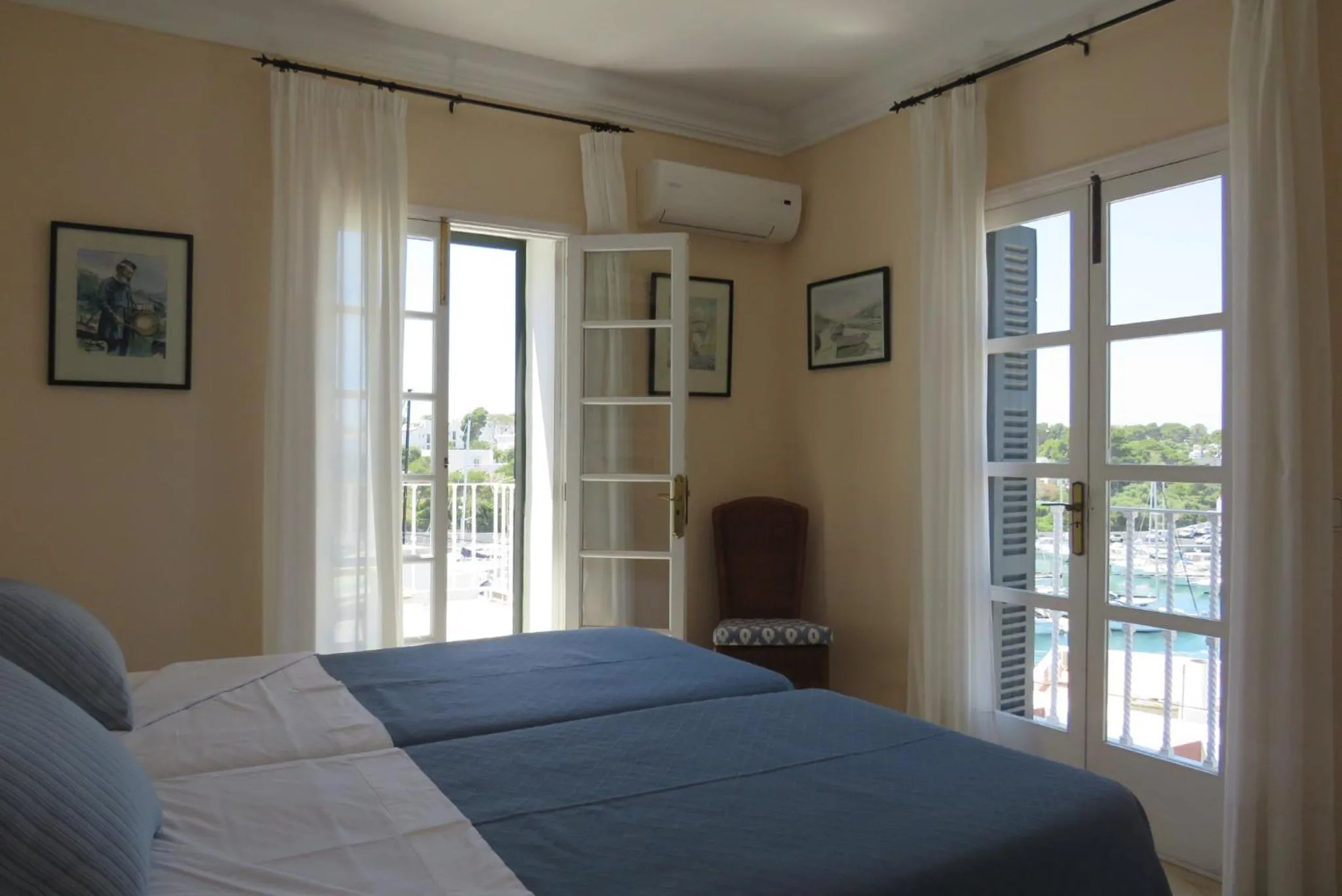 Balcony/Terrace, Bed in Fowlers Hotel