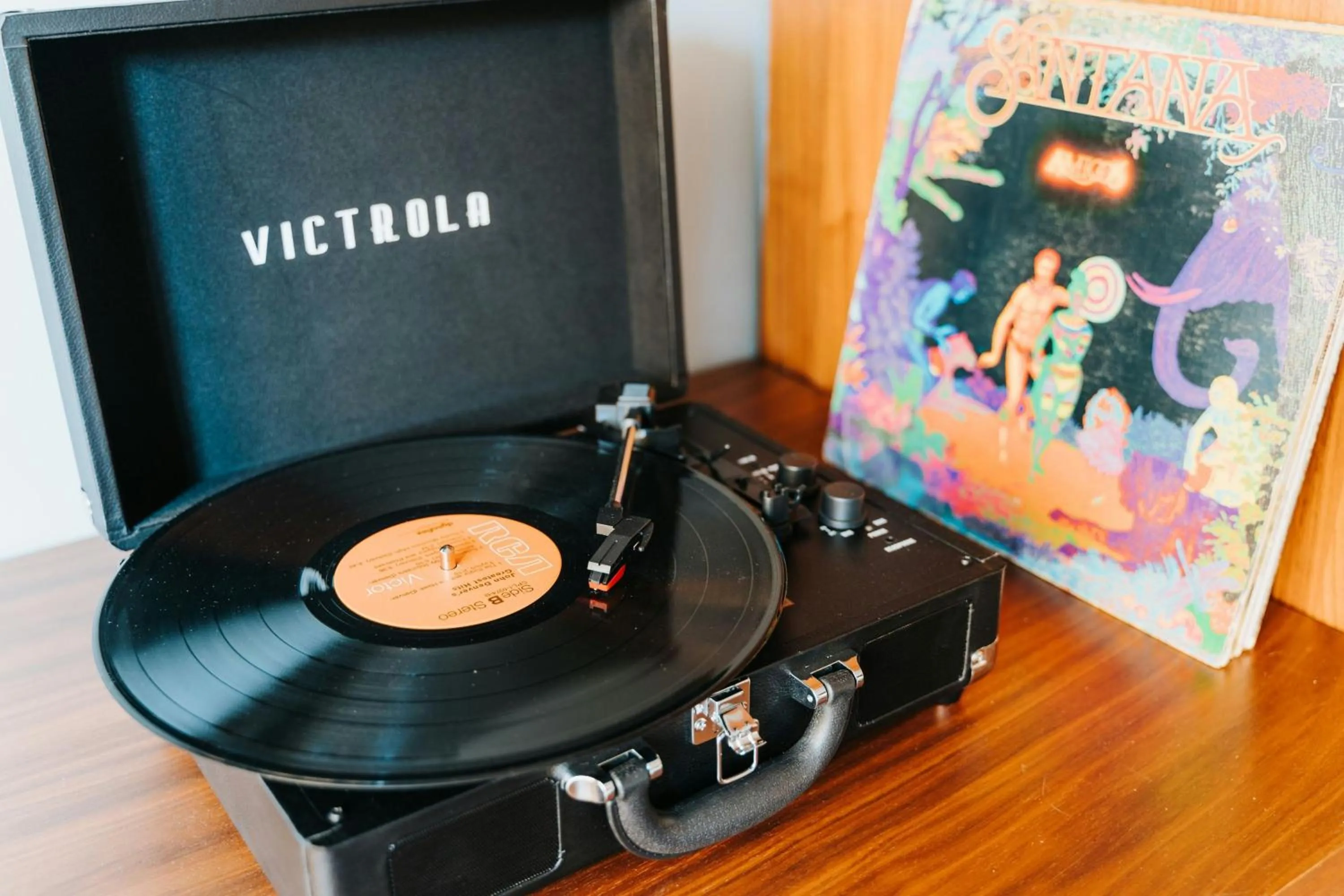 Photo of the whole room in Renaissance Saint Elm Dallas Downtown Hotel