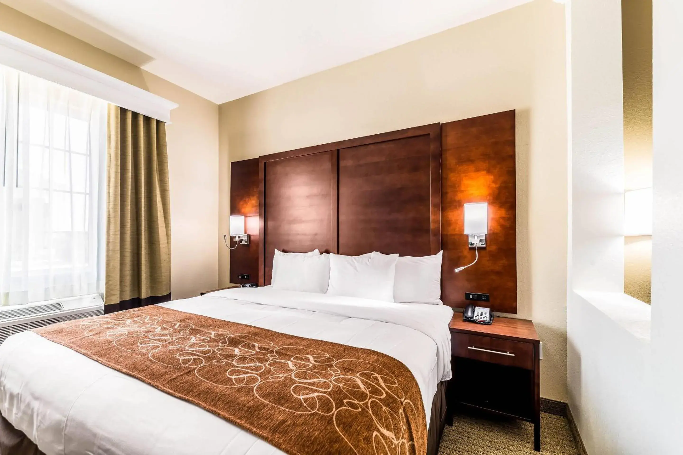 Bedroom, Bed in Comfort Suites Grand Prairie - Arlington North Bedroom, Bed in Comfort Suites Grand Prairie - Arlington North