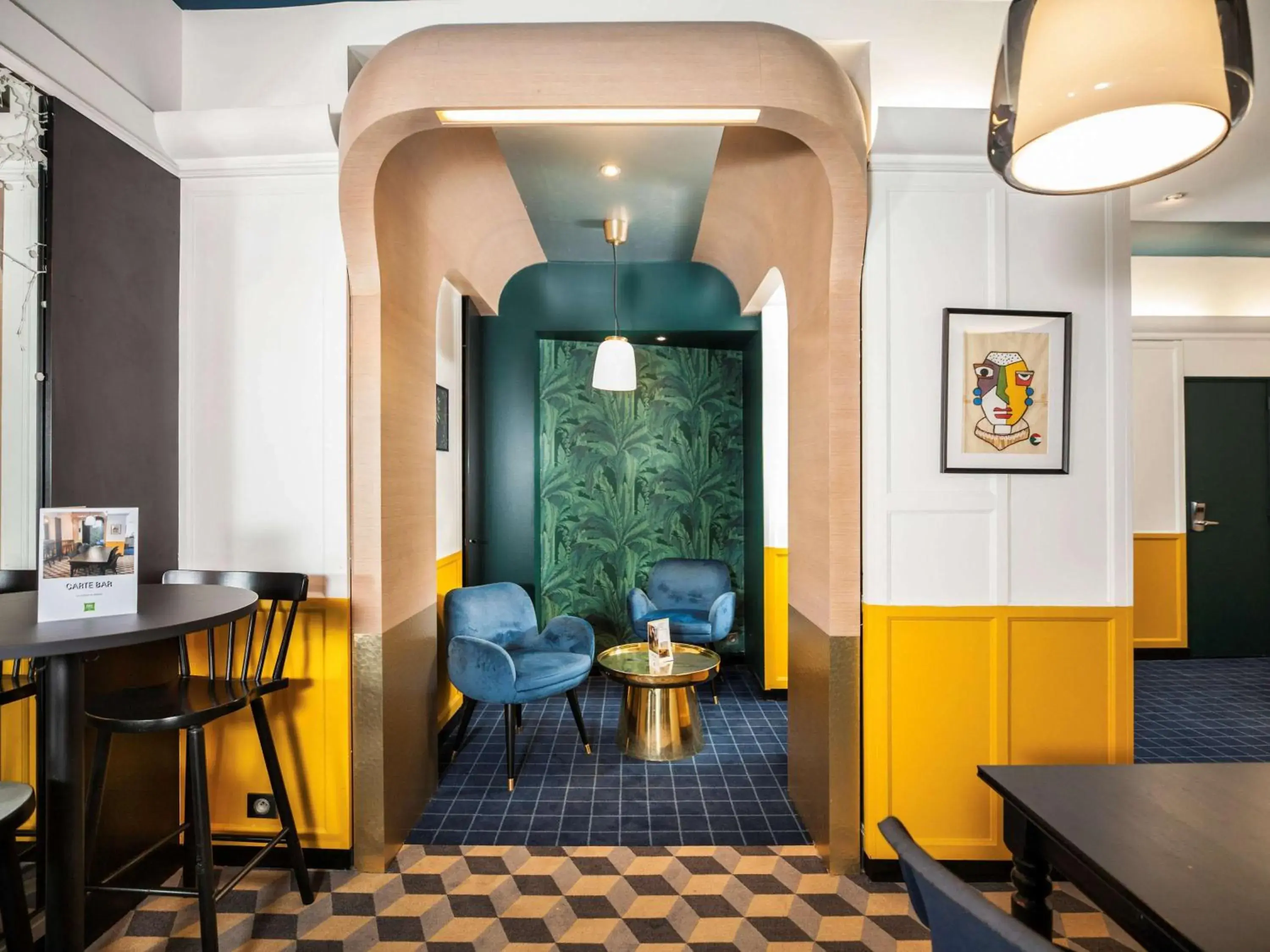 Lounge or bar in ibis Styles Paris Cadet Lafayette Lounge or bar in ibis Styles Paris Cadet Lafayette