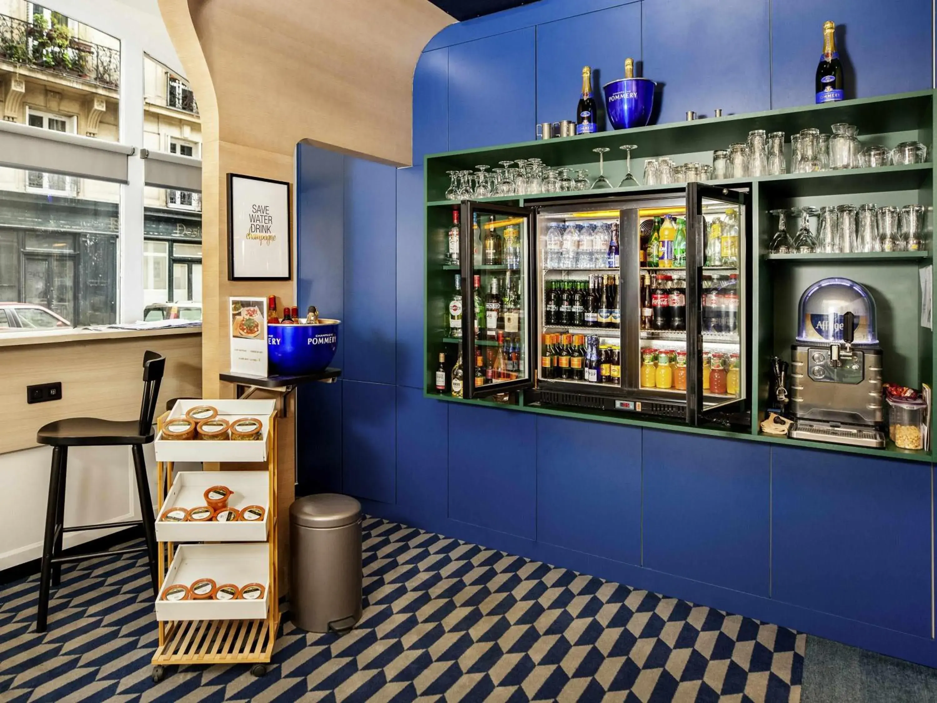 Lounge or bar in ibis Styles Paris Cadet Lafayette Lounge or bar in ibis Styles Paris Cadet Lafayette
