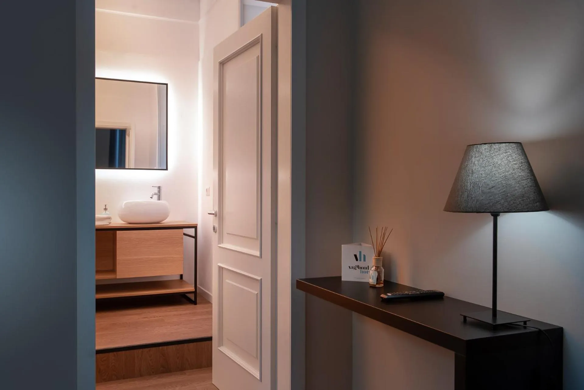 Decorative detail, Bed in Hotel Vagabond