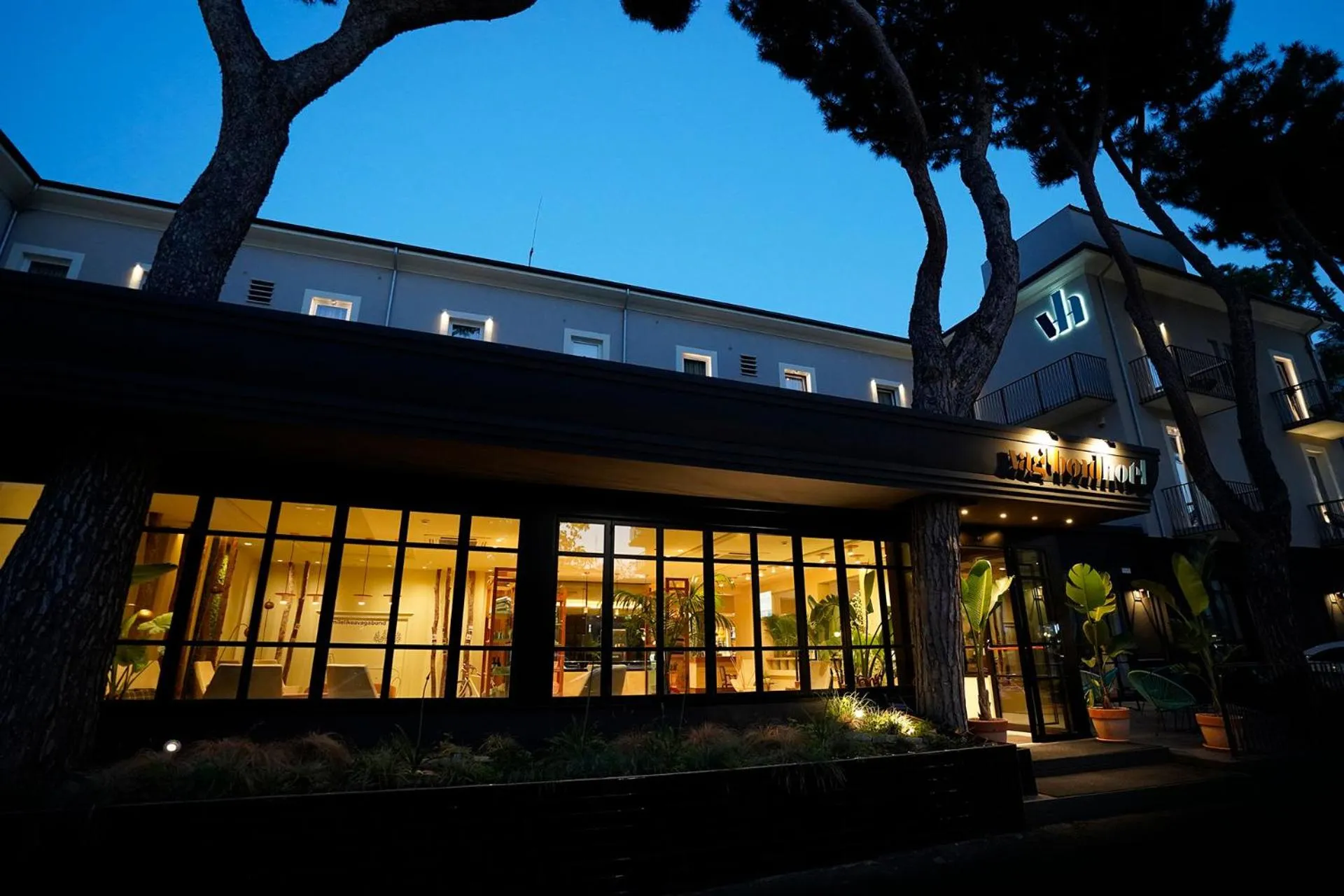 Property building in Hotel Vagabond