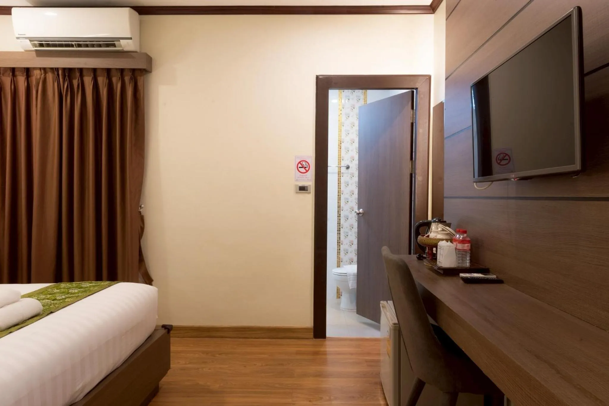 Bedroom, Bed in NIM SEE SENG Hotel