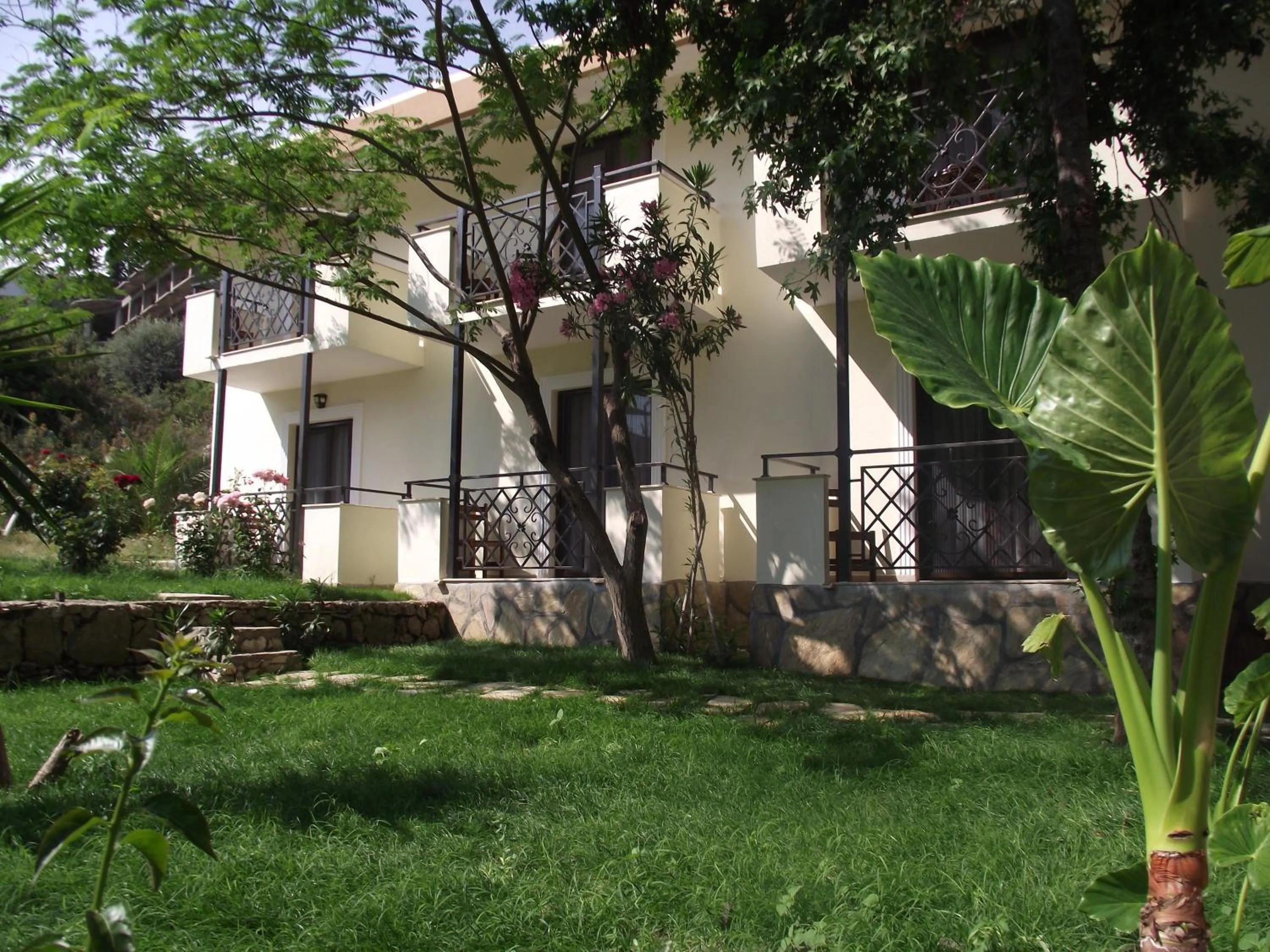 Facade/entrance in Dardanos Hotel