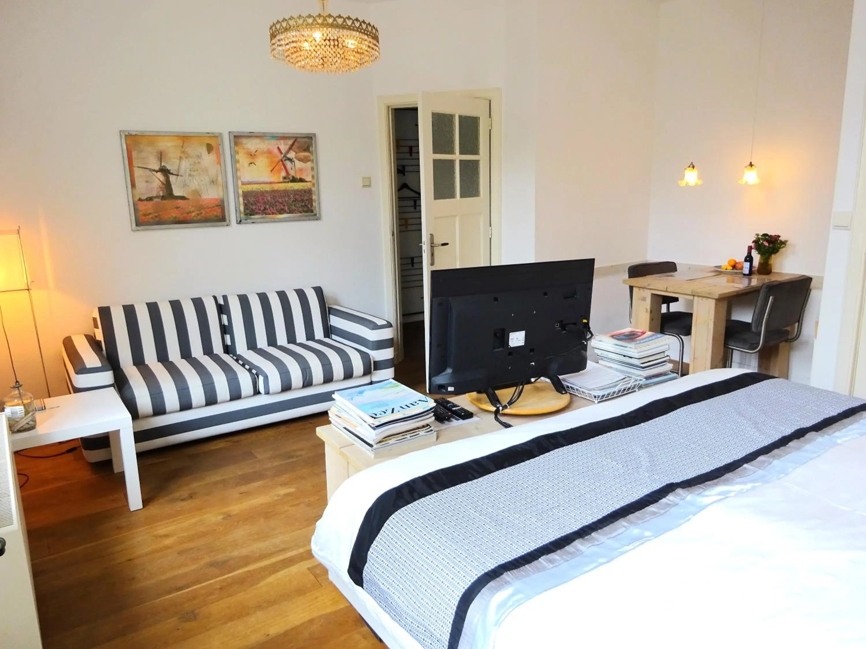 TV and multimedia, Bed in B&B Vierwinden