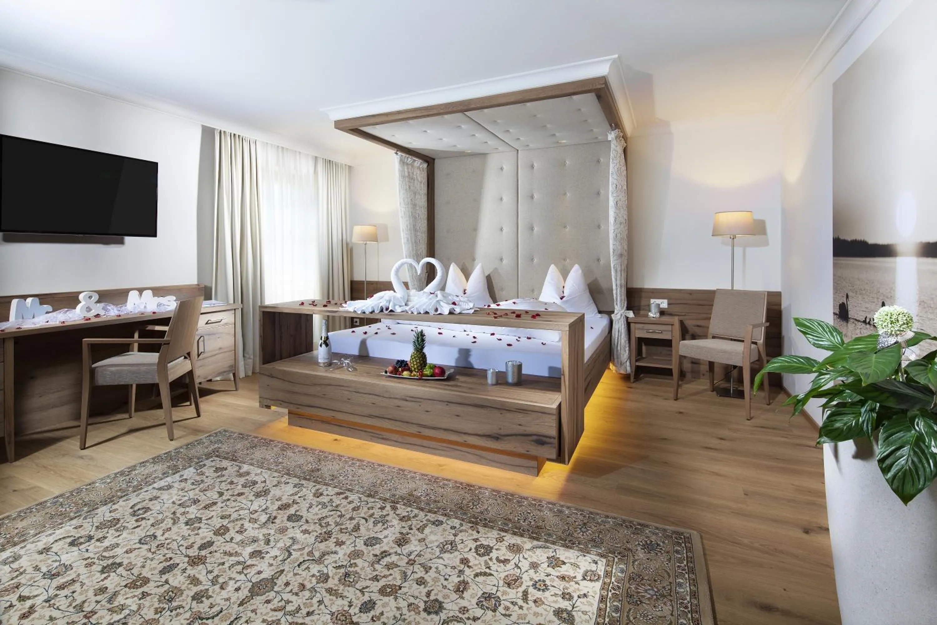 Bedroom, Bed in Hotel Metzgerwirt