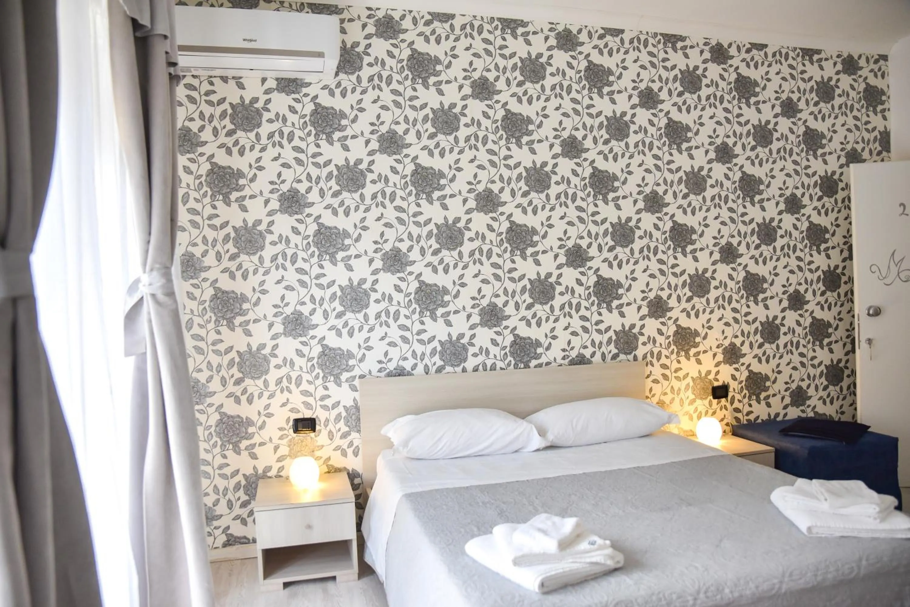 Bed in Mirosa Bed and Breakfast