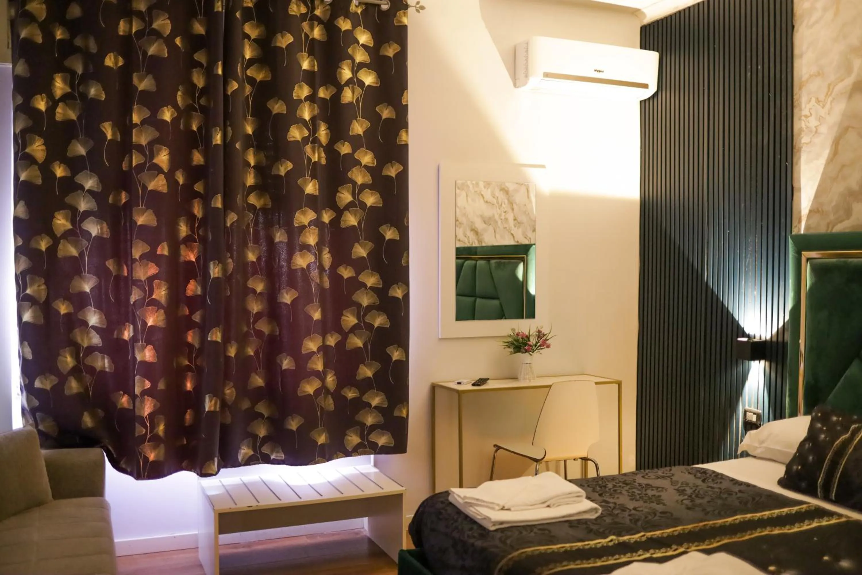 Bed in Mirosa Bed and Breakfast