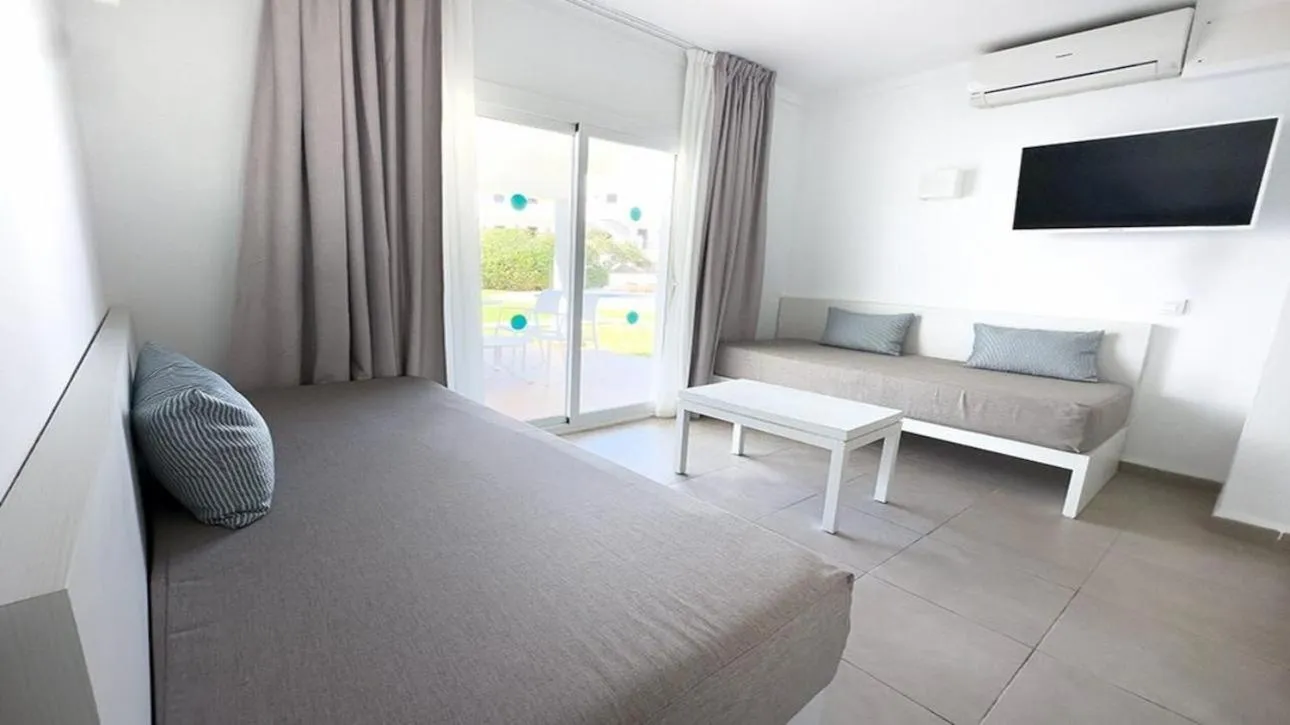 Photo of the whole room, Bed in BLUESEA Ses Cases d'Or