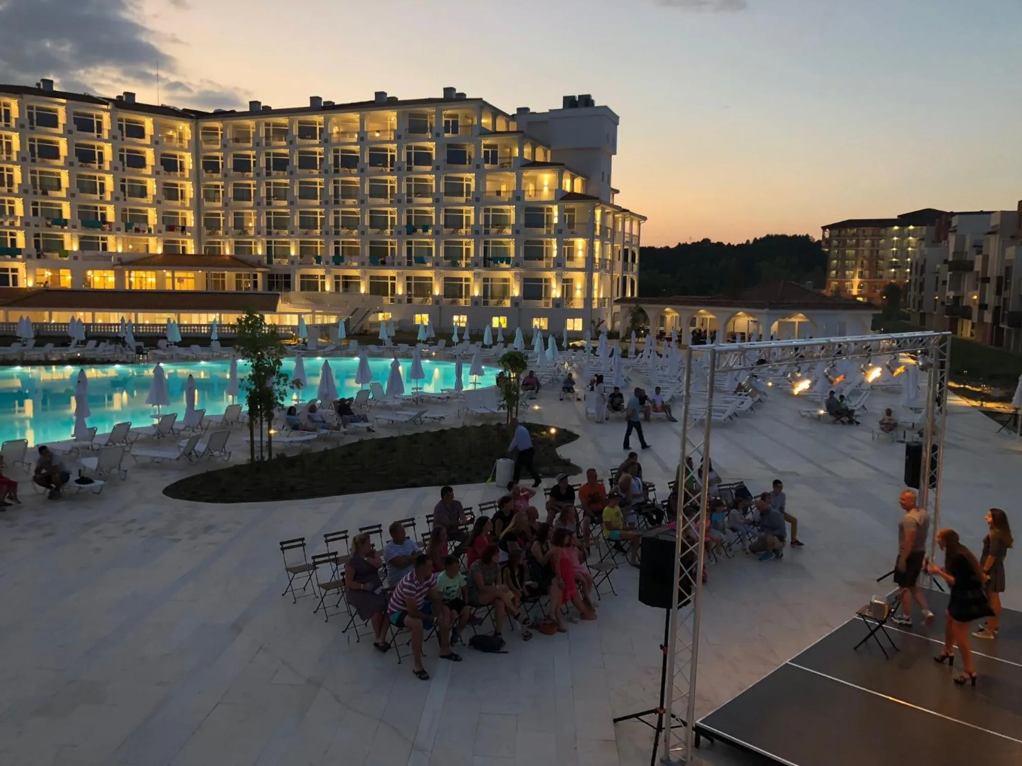 Evening entertainment in Sunrise Blue Magic Resort - All Inclusive