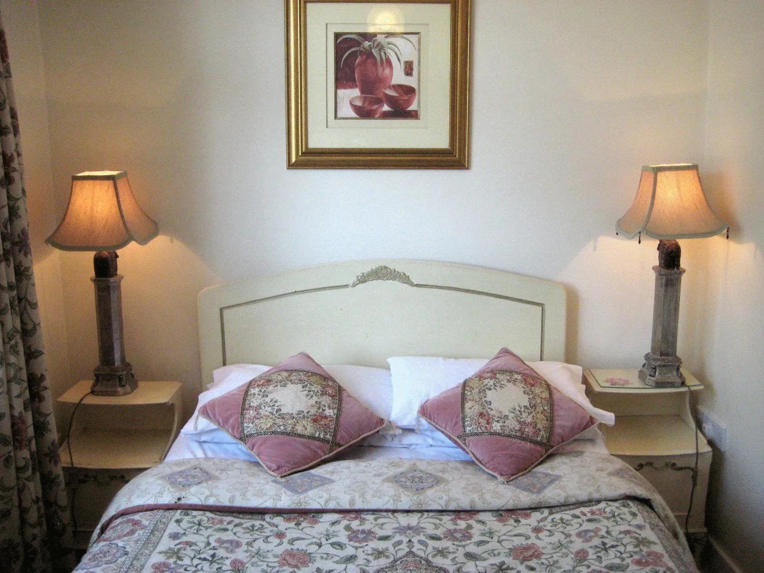 Bed in The Dial House Guest House