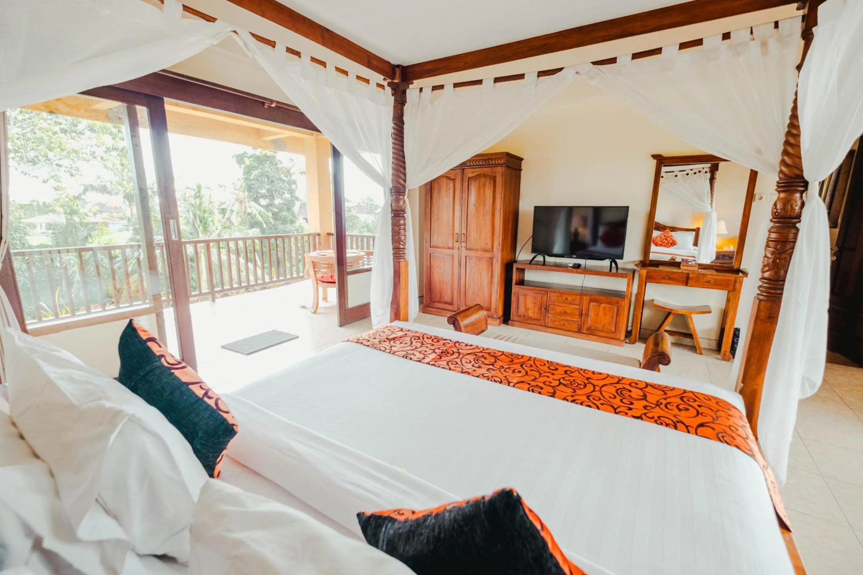 Bed in Sri Aksata Ubud Resort