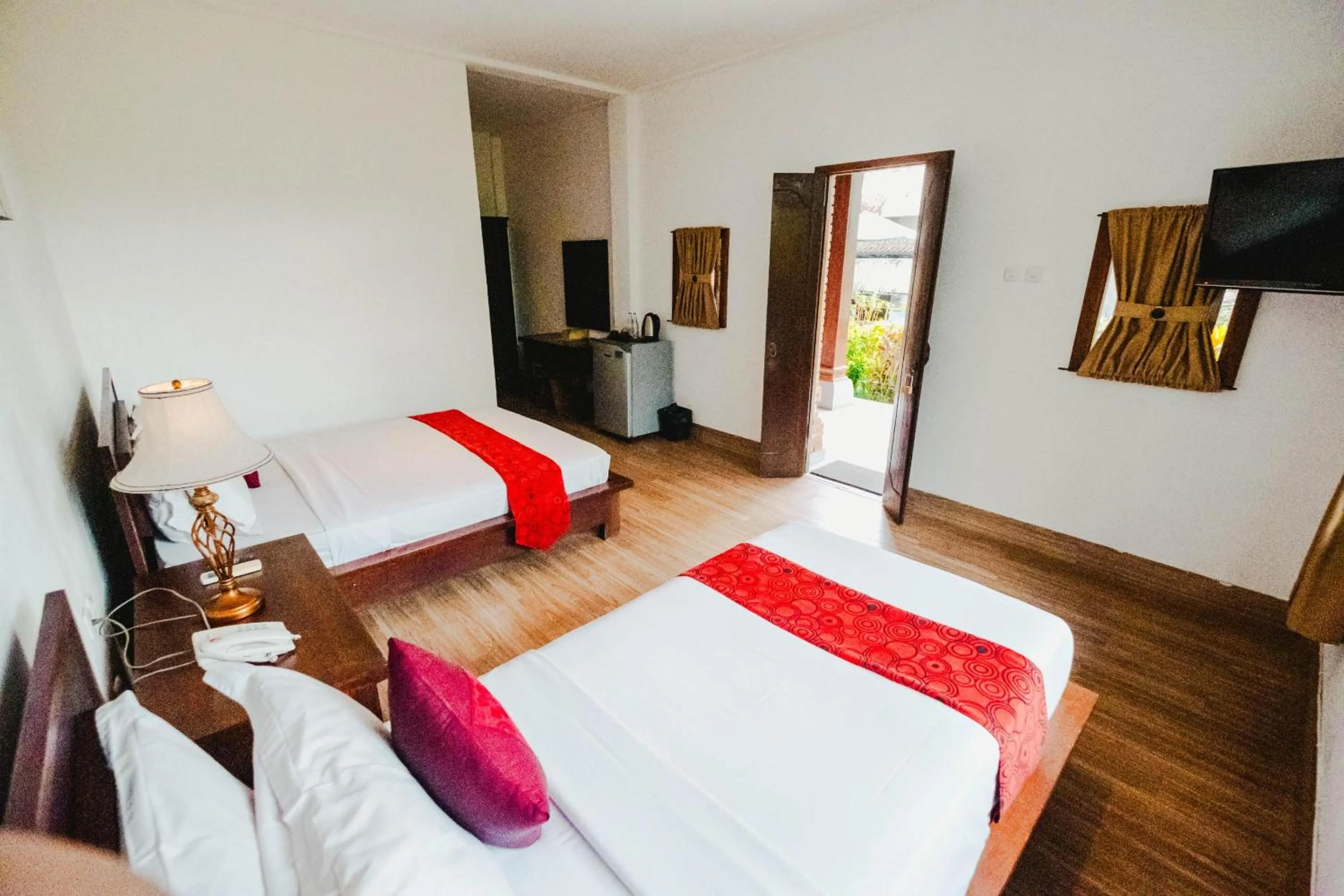 Communal lounge/ TV room, Bed in Sri Aksata Ubud Resort