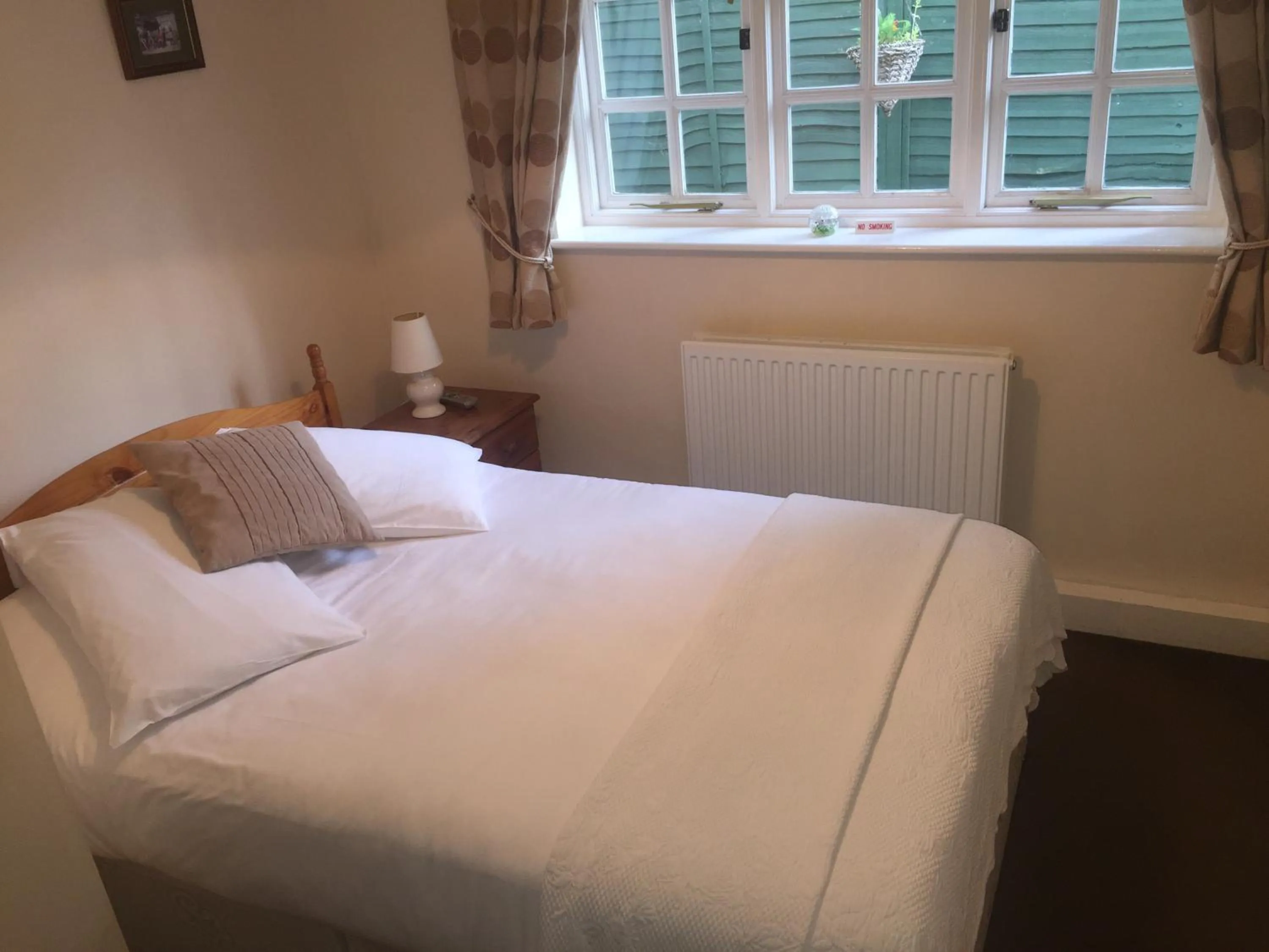 Bedroom, Bed in The Winchfield Inn