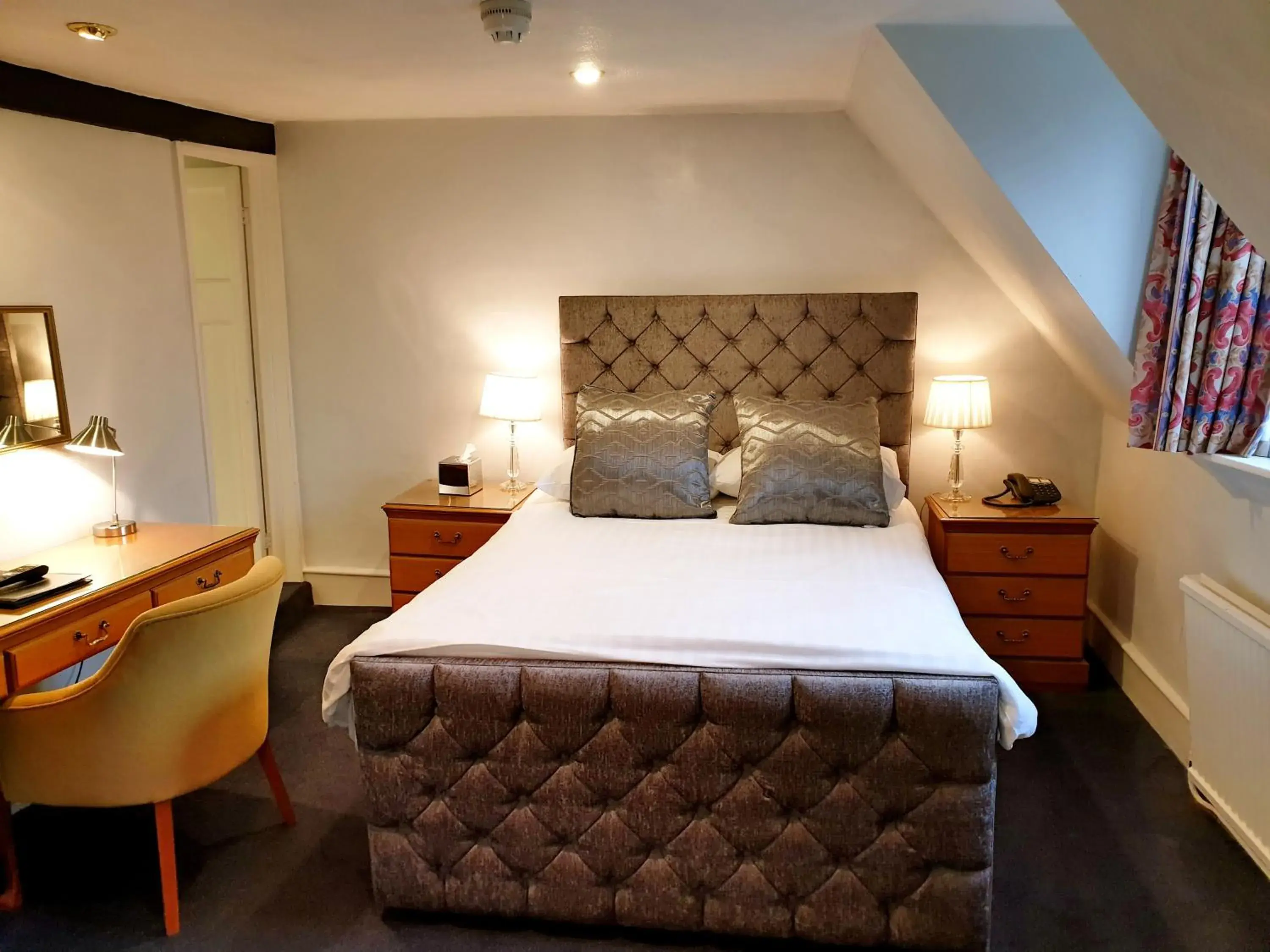 Standard Double Room in The Crown House Inn Standard Double Room in The Crown House Inn