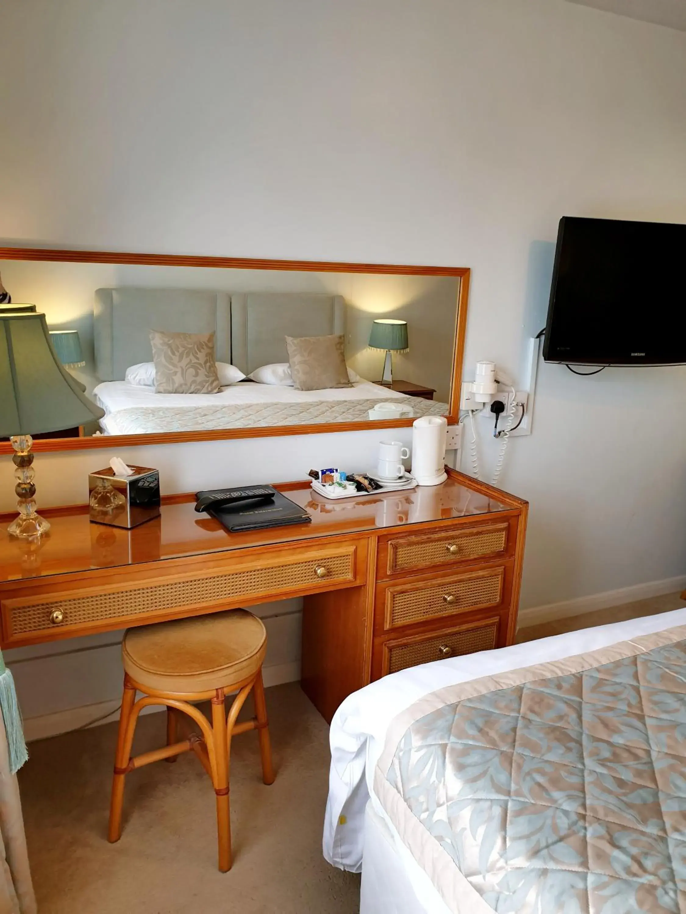 Deluxe Twin Room in The Crown House Inn Deluxe Twin Room in The Crown House Inn