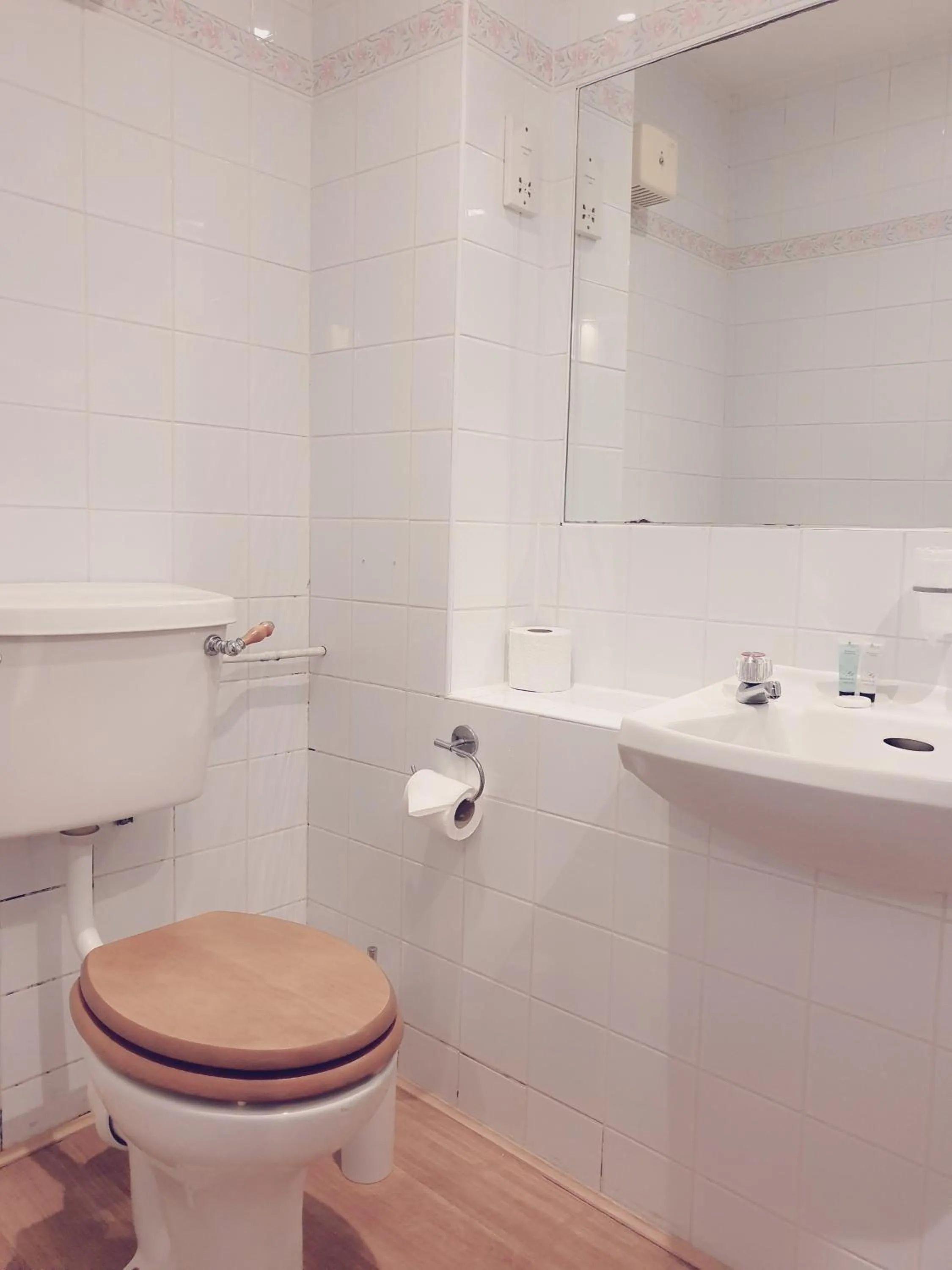 Bathroom in The Crown House Inn