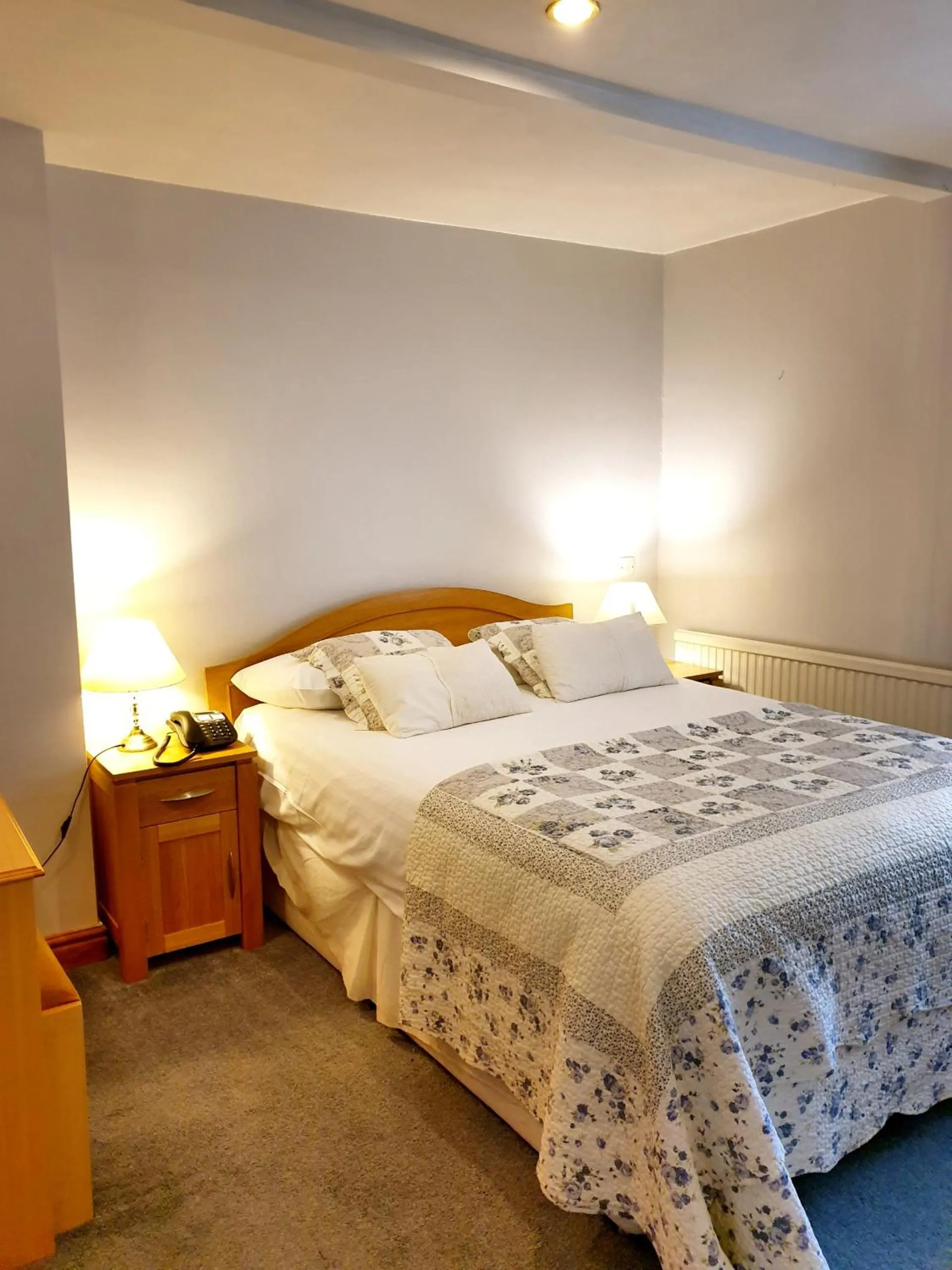 Bedroom, Bed in The Crown House Inn