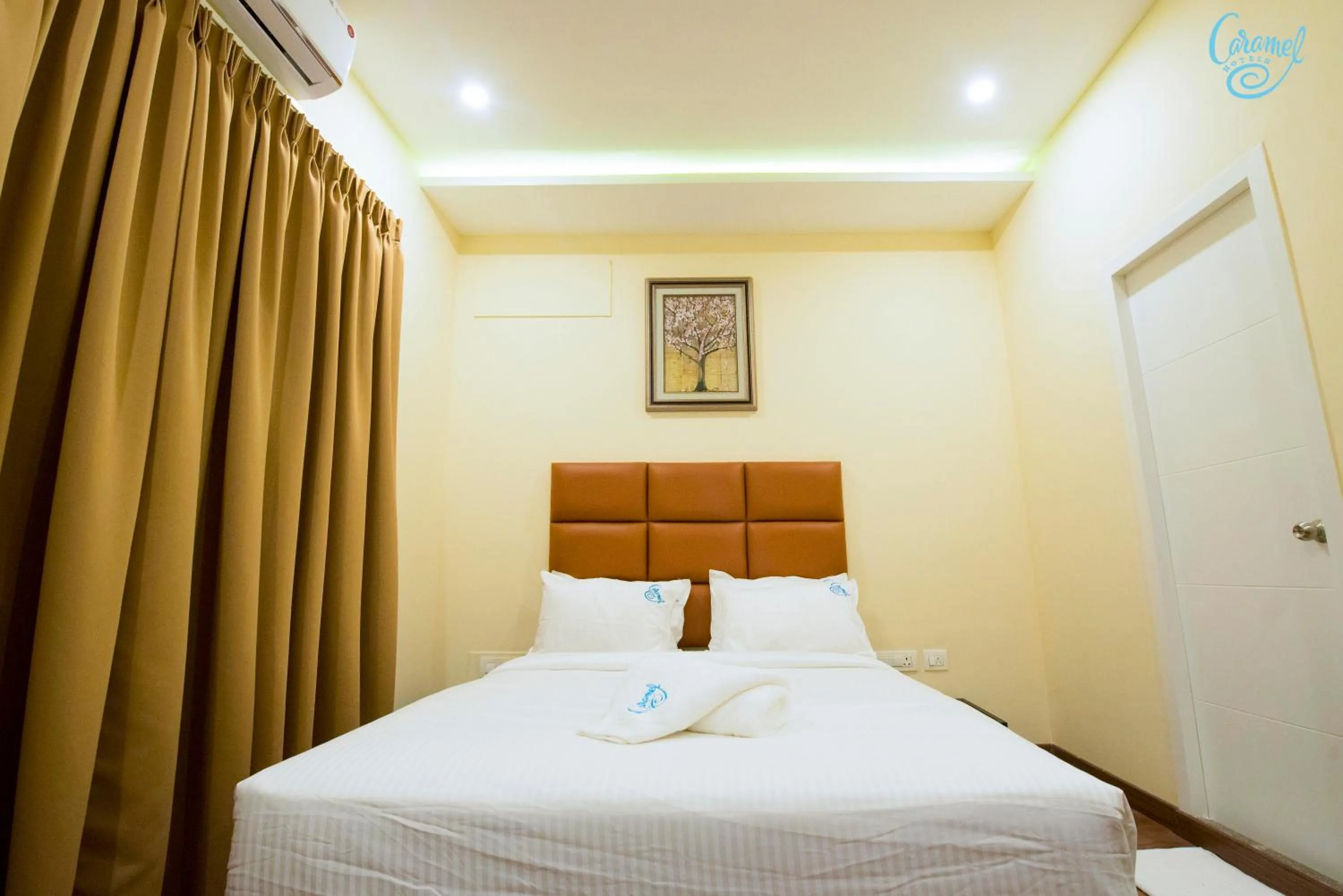 Bedroom, Bed in Caramel Hotels