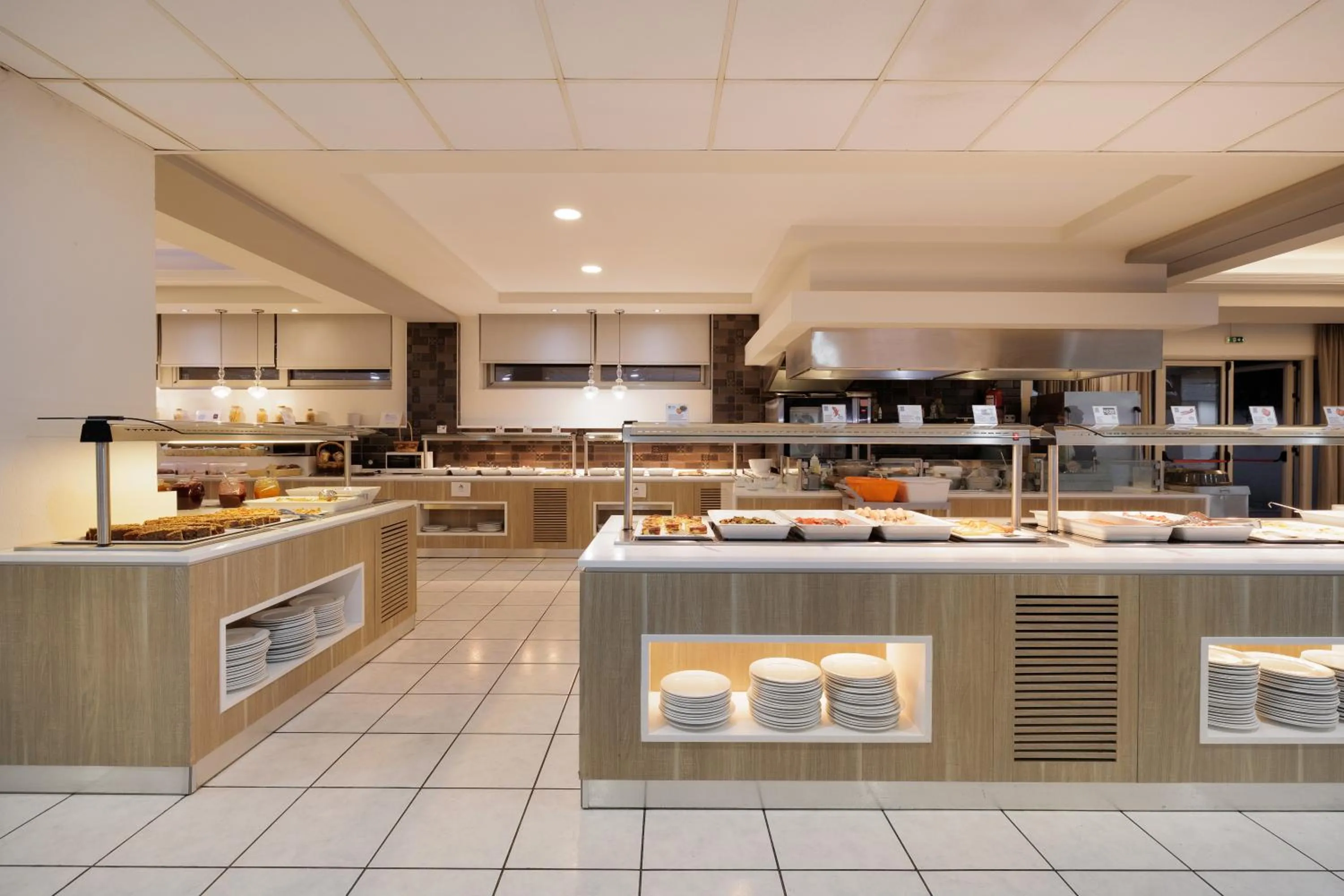 Restaurant/places to eat in Elea Beach Hotel