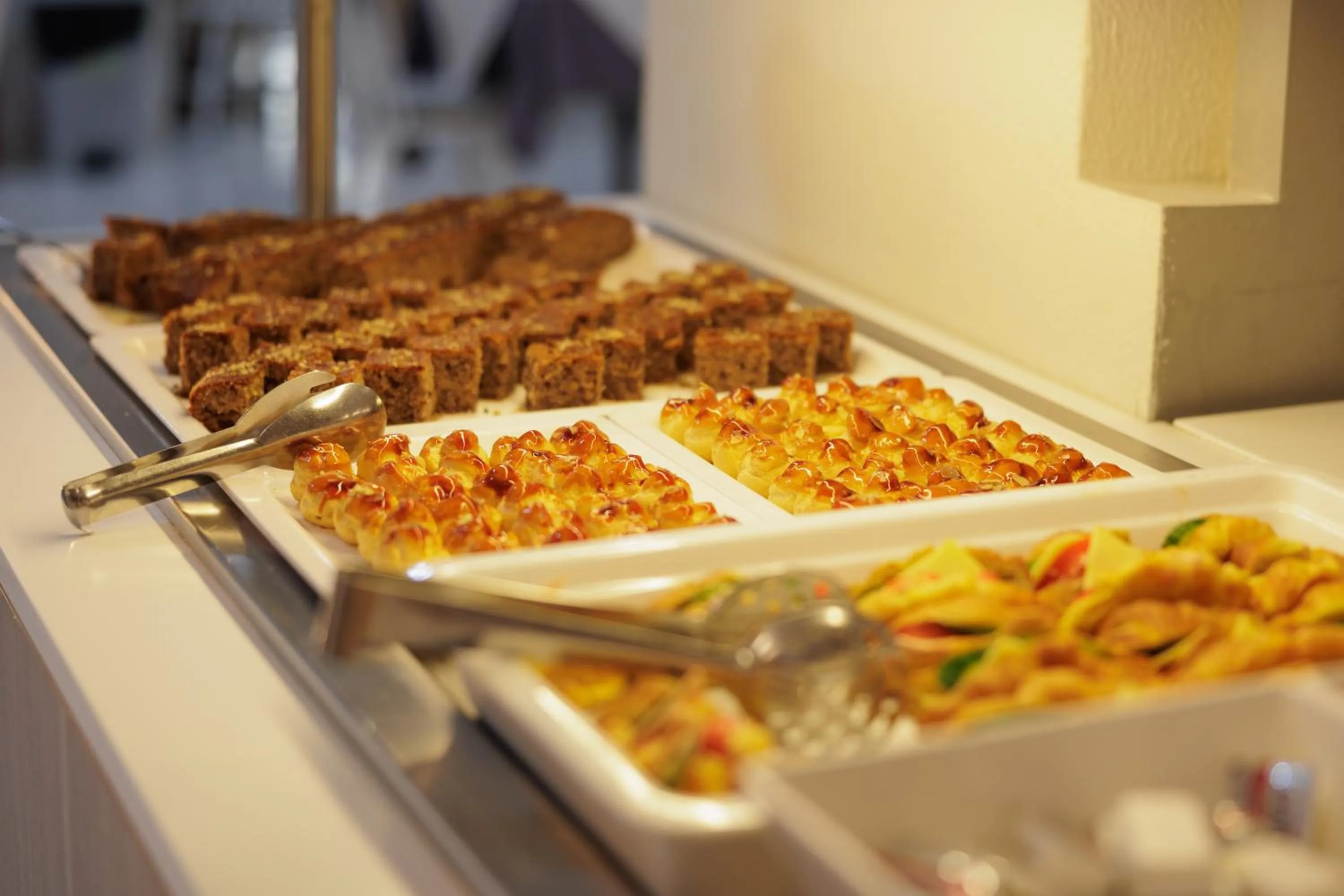 Restaurant/places to eat in Elea Beach Hotel