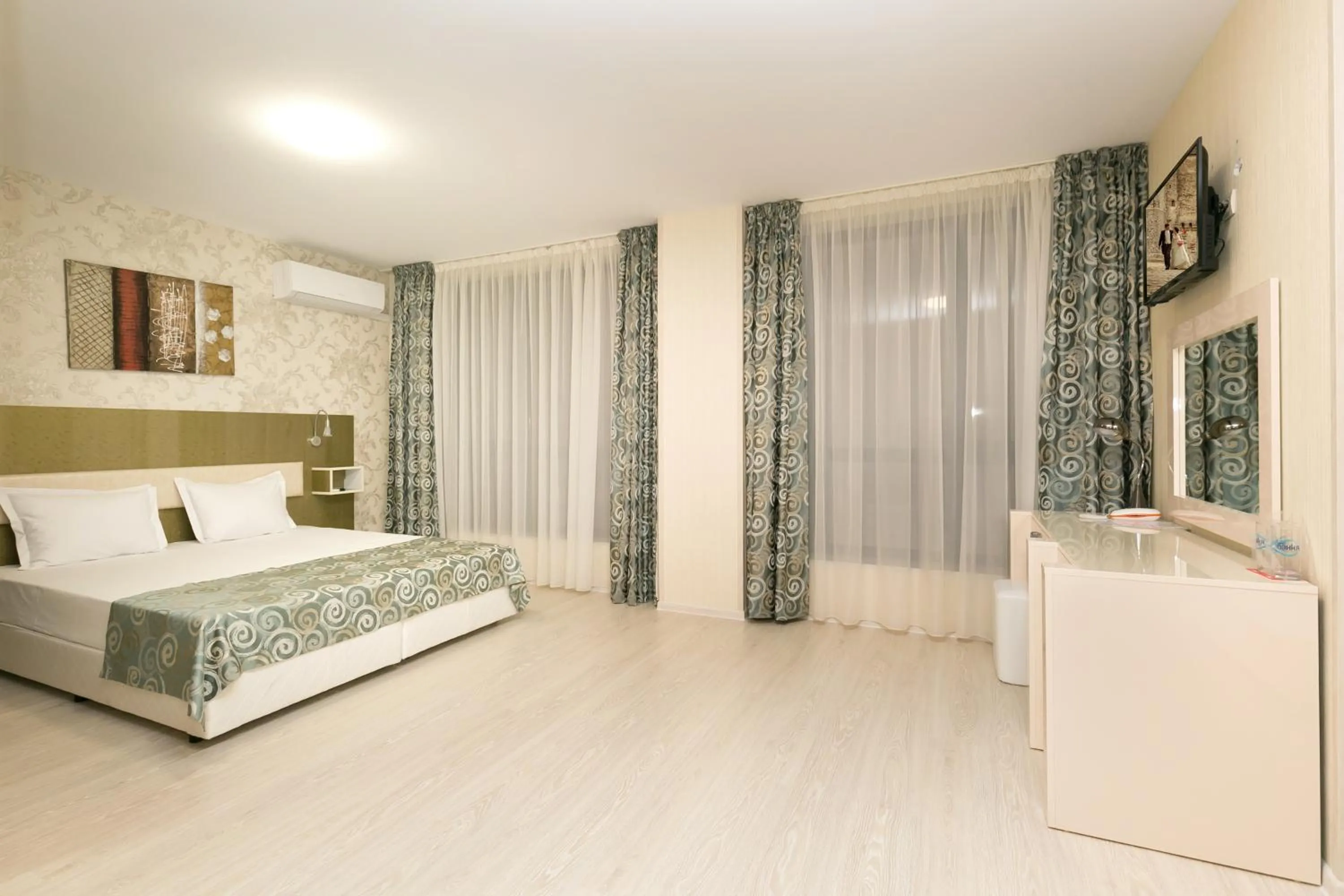 Photo of the whole room, Bed in Hotel Capri