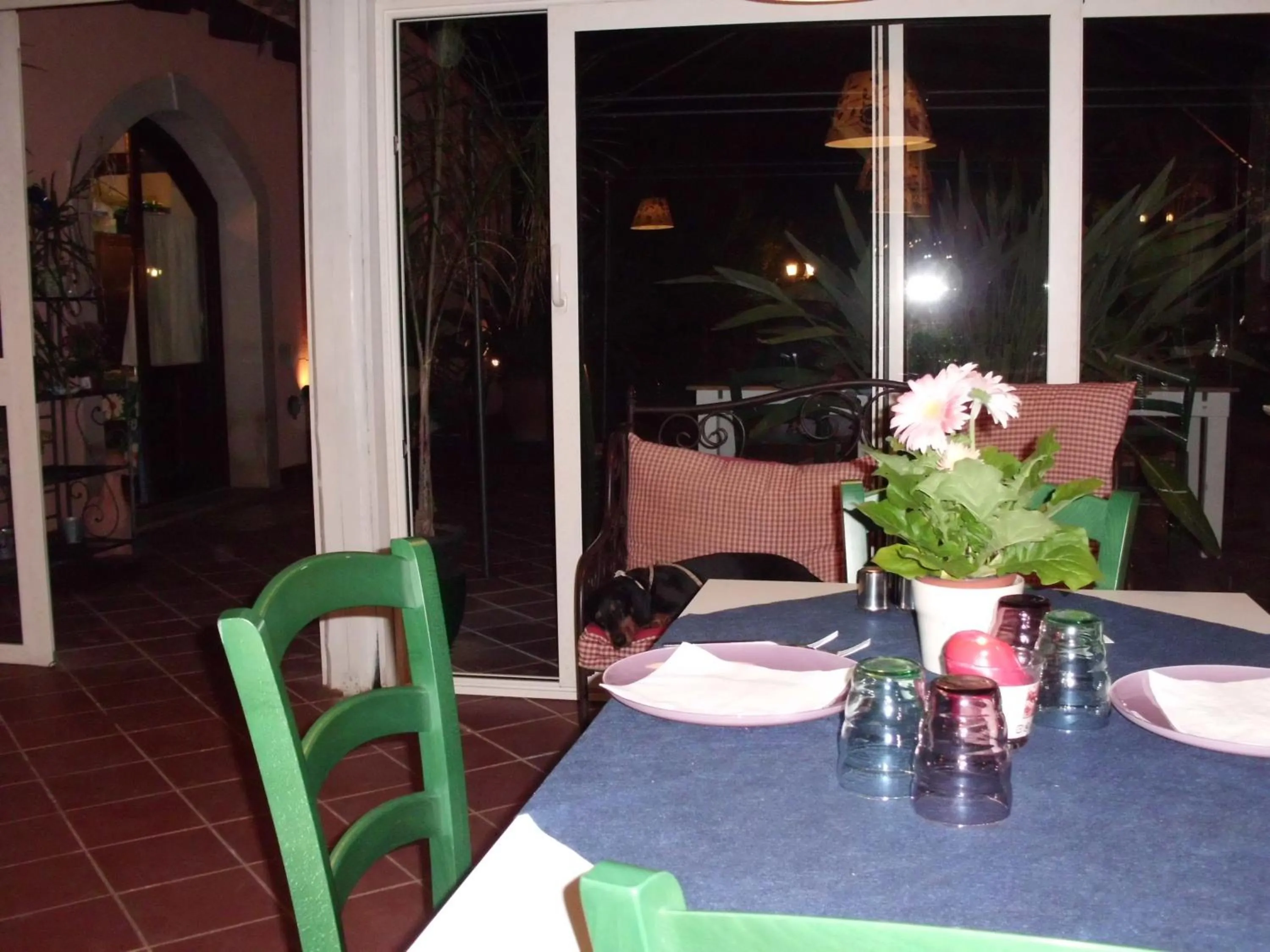 Restaurant/places to eat in Villa Cristina