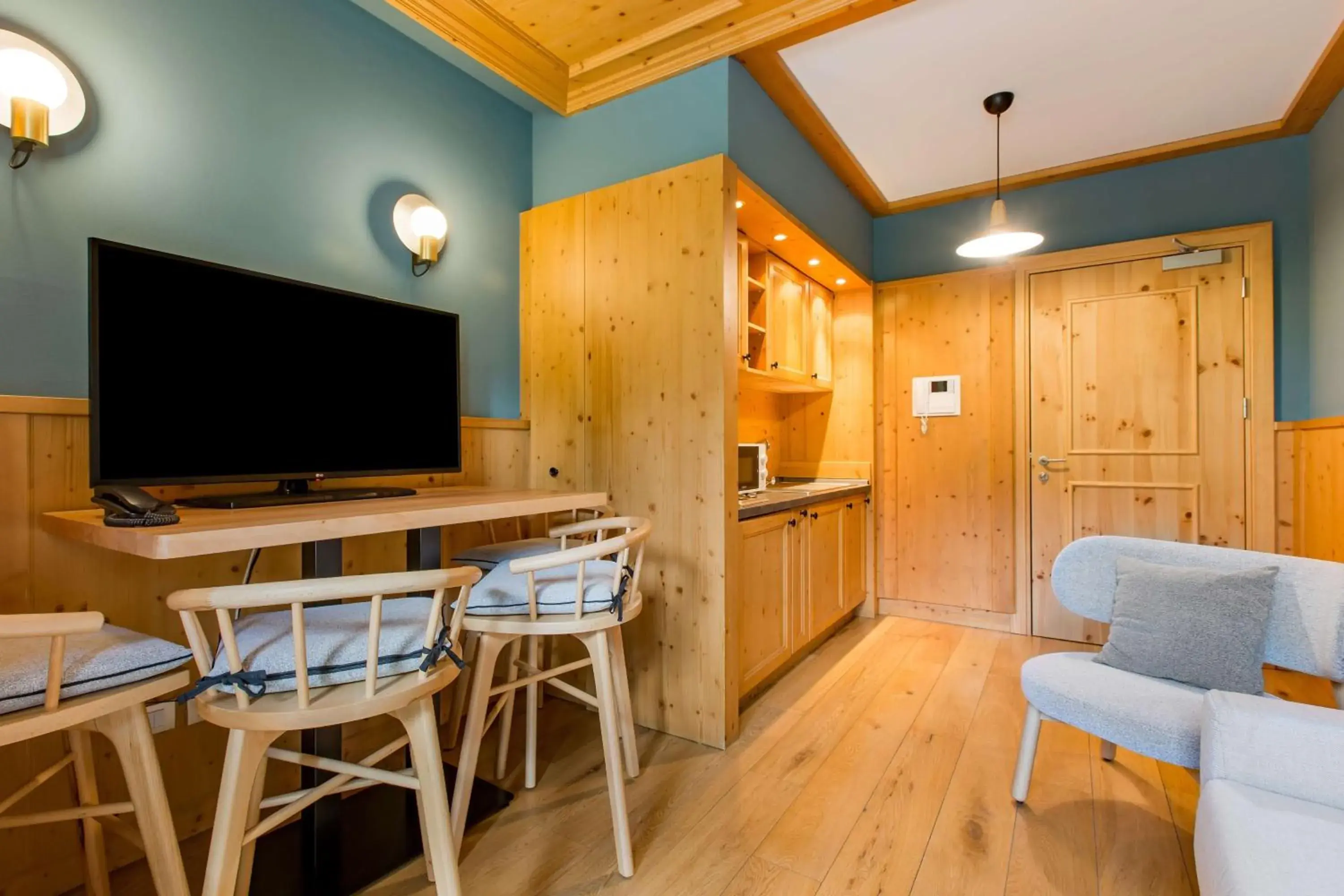 Photo of the whole room in Radisson Residences Savoia Palace Cortina d’Ampezzo Photo of the whole room in Radisson Residences Savoia Palace Cortina d’Ampezzo