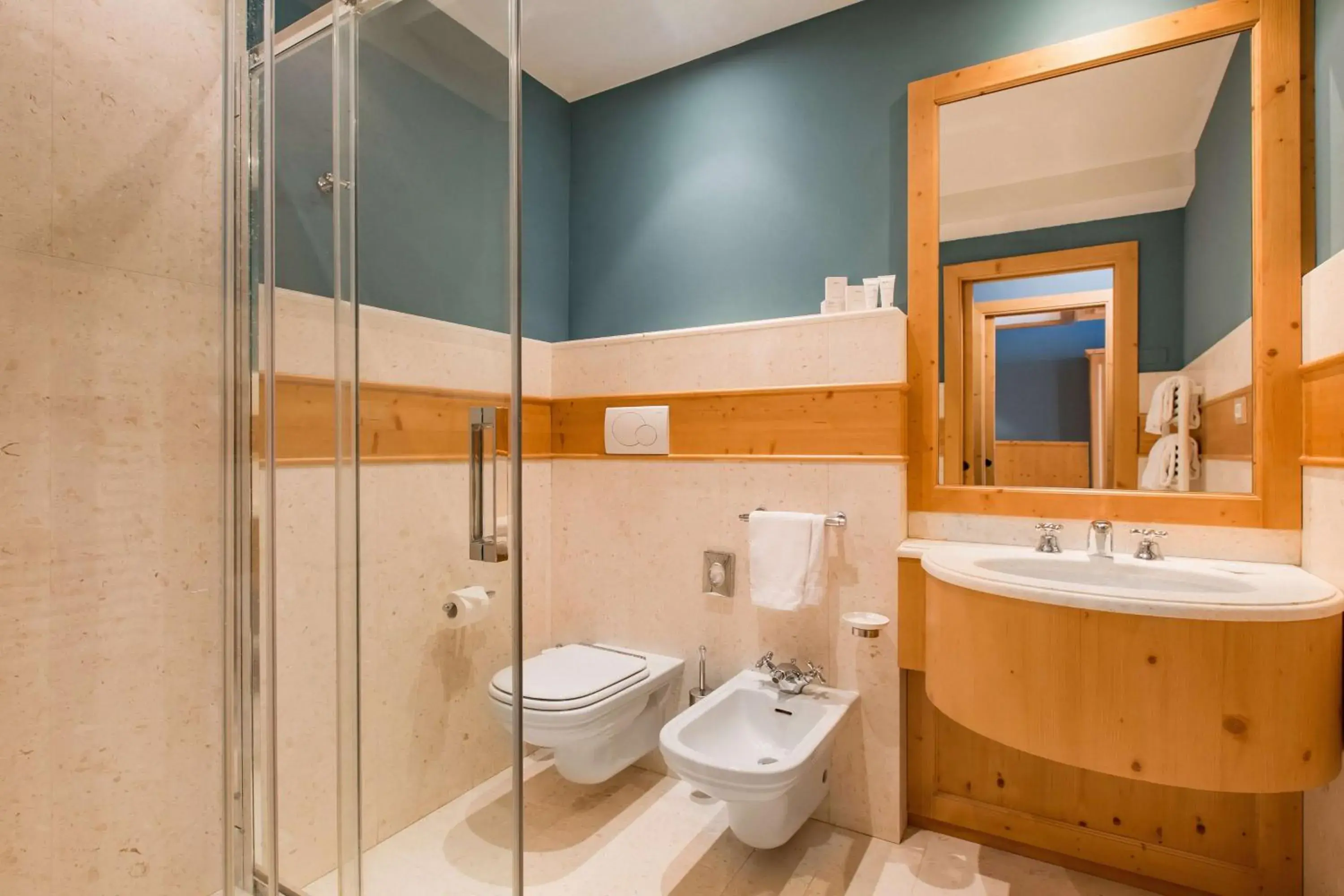 Photo of the whole room in Radisson Residences Savoia Palace Cortina d’Ampezzo Photo of the whole room in Radisson Residences Savoia Palace Cortina d’Ampezzo