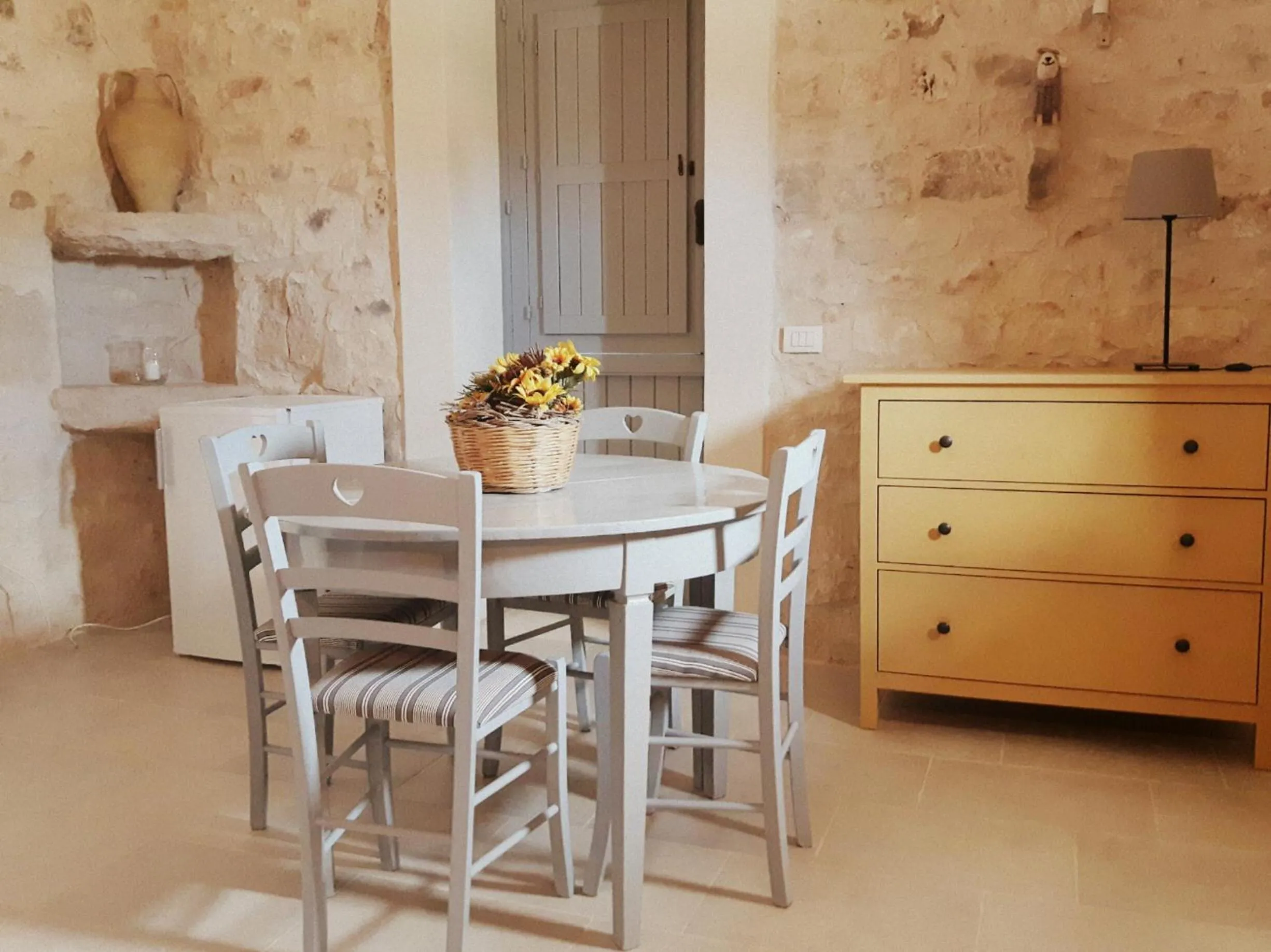 Dining area in Masseria Cianciò