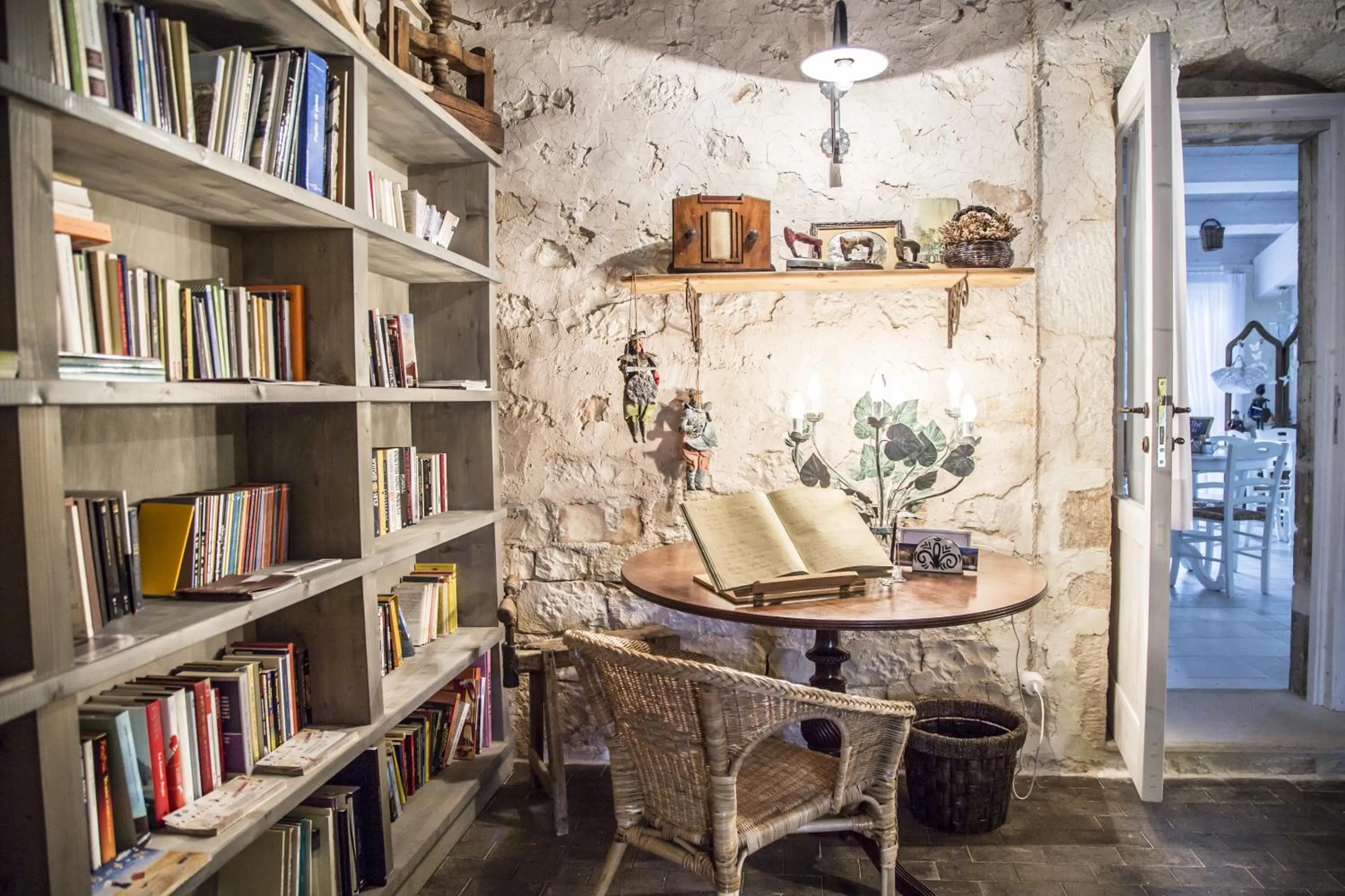 Library in Masseria Cianciò