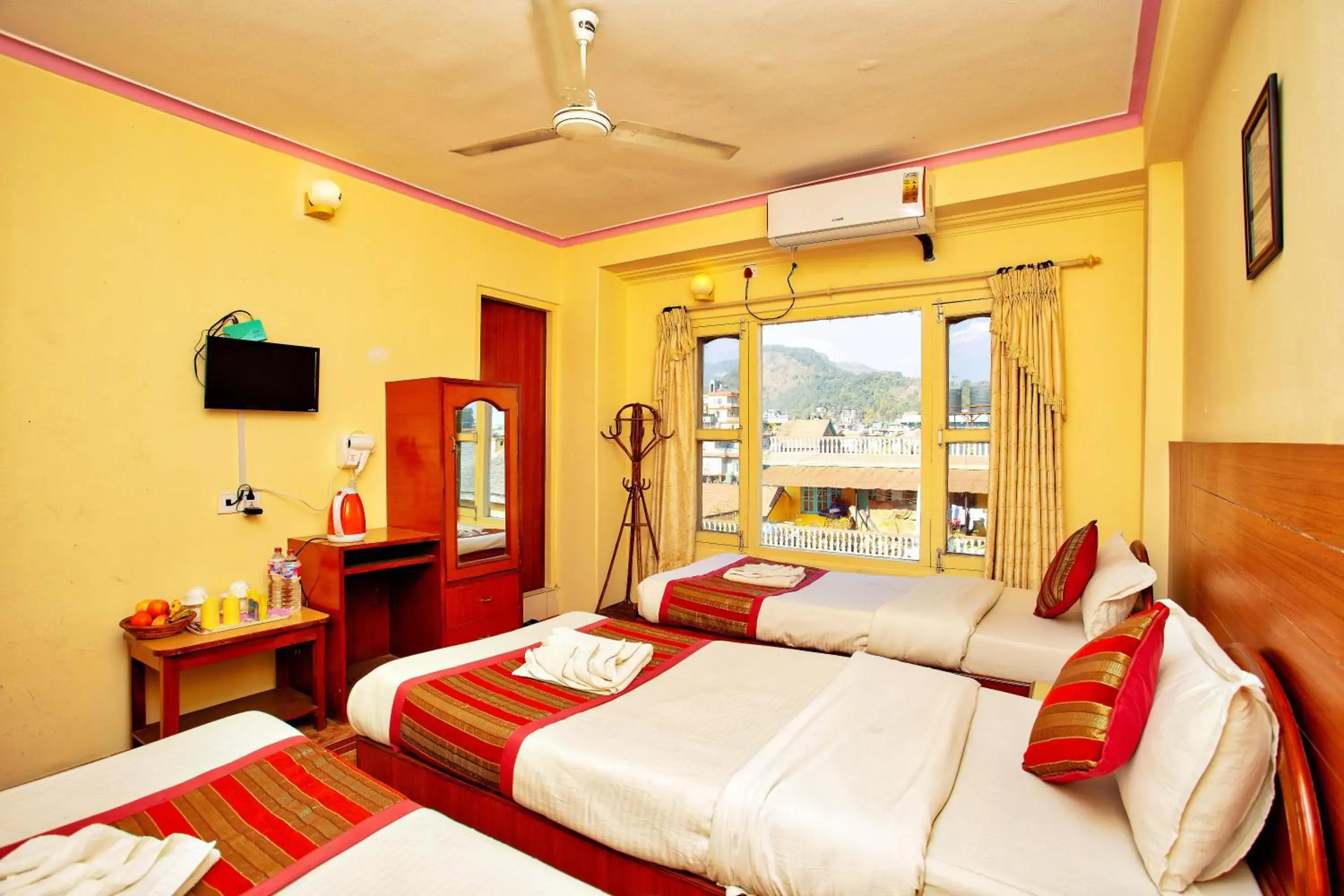 Deluxe Triple Room in Hotel Grand Holiday Deluxe Triple Room in Hotel Grand Holiday