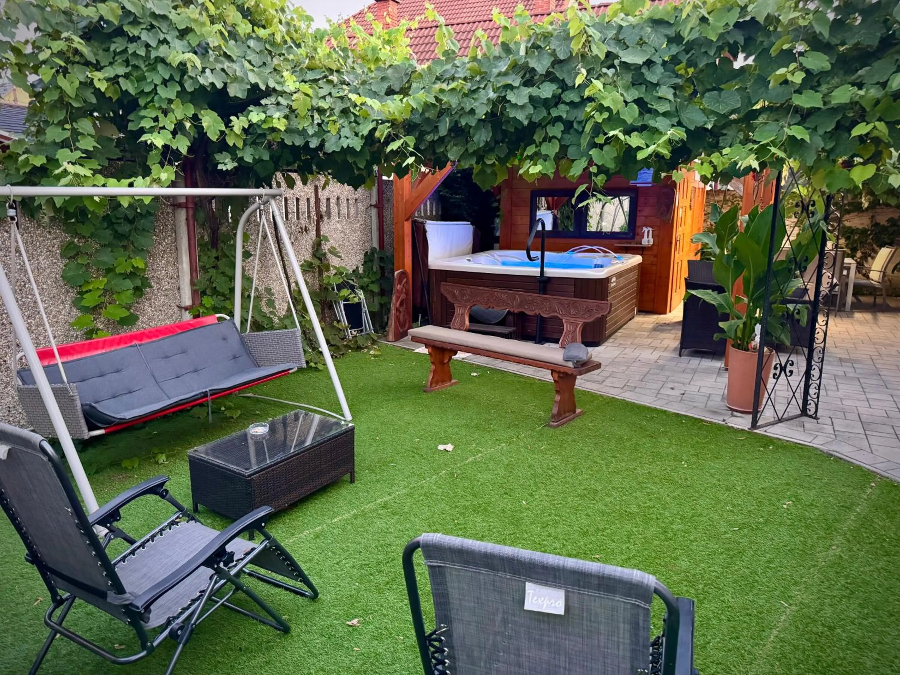 Fészek Fogadó - Pension Nest