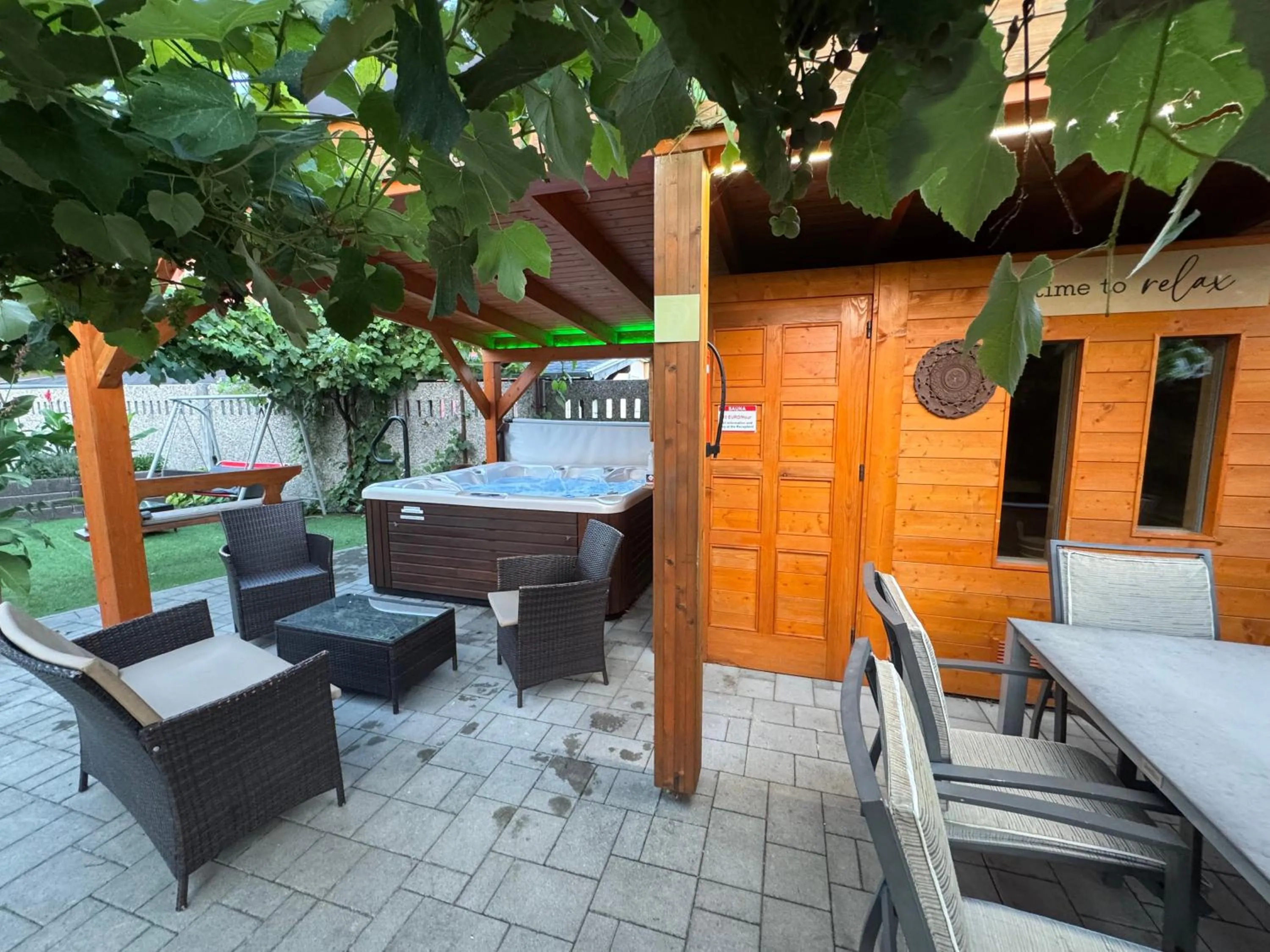 Fészek Fogadó - Pension Nest