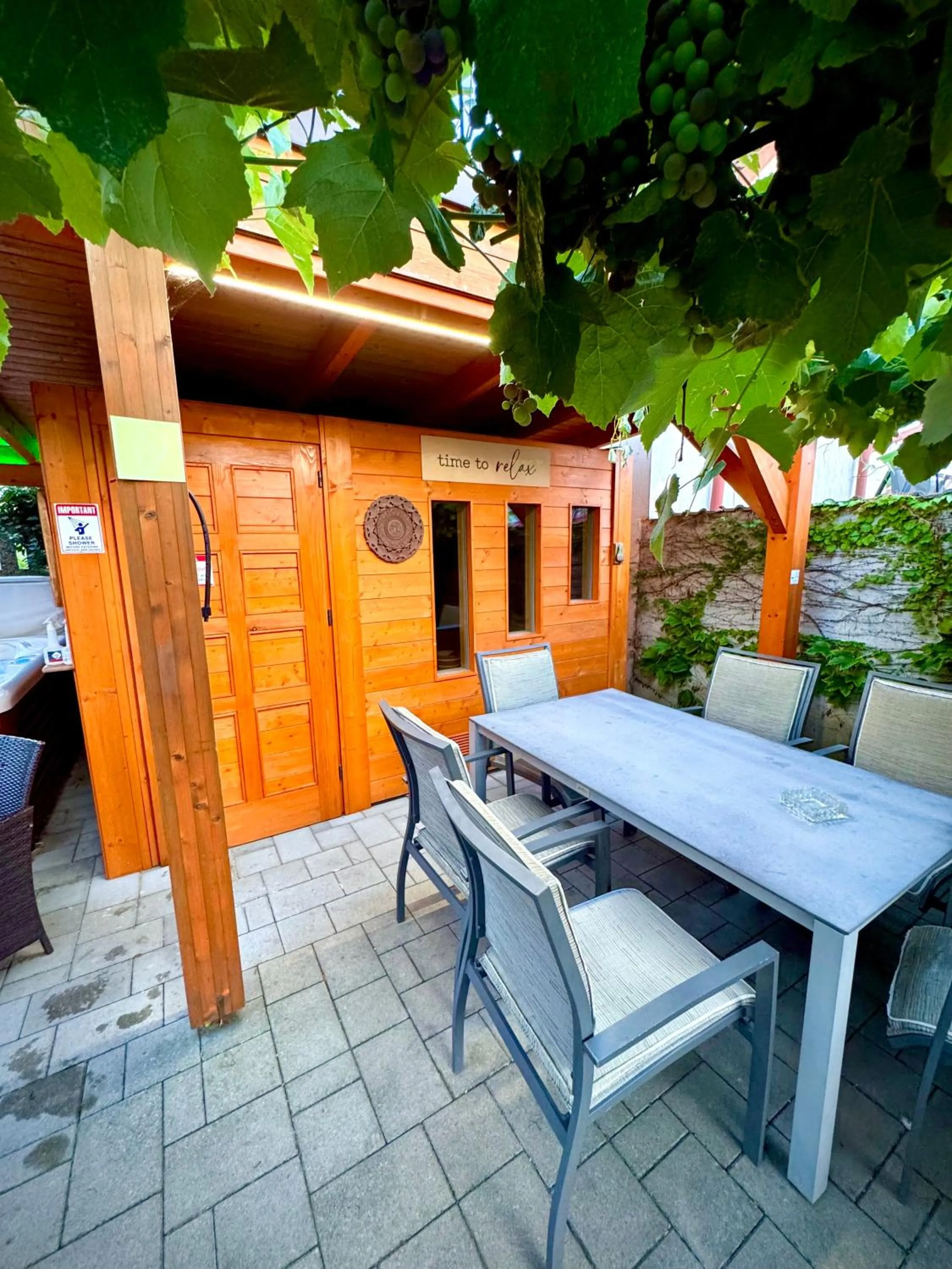 Fészek Fogadó - Pension Nest