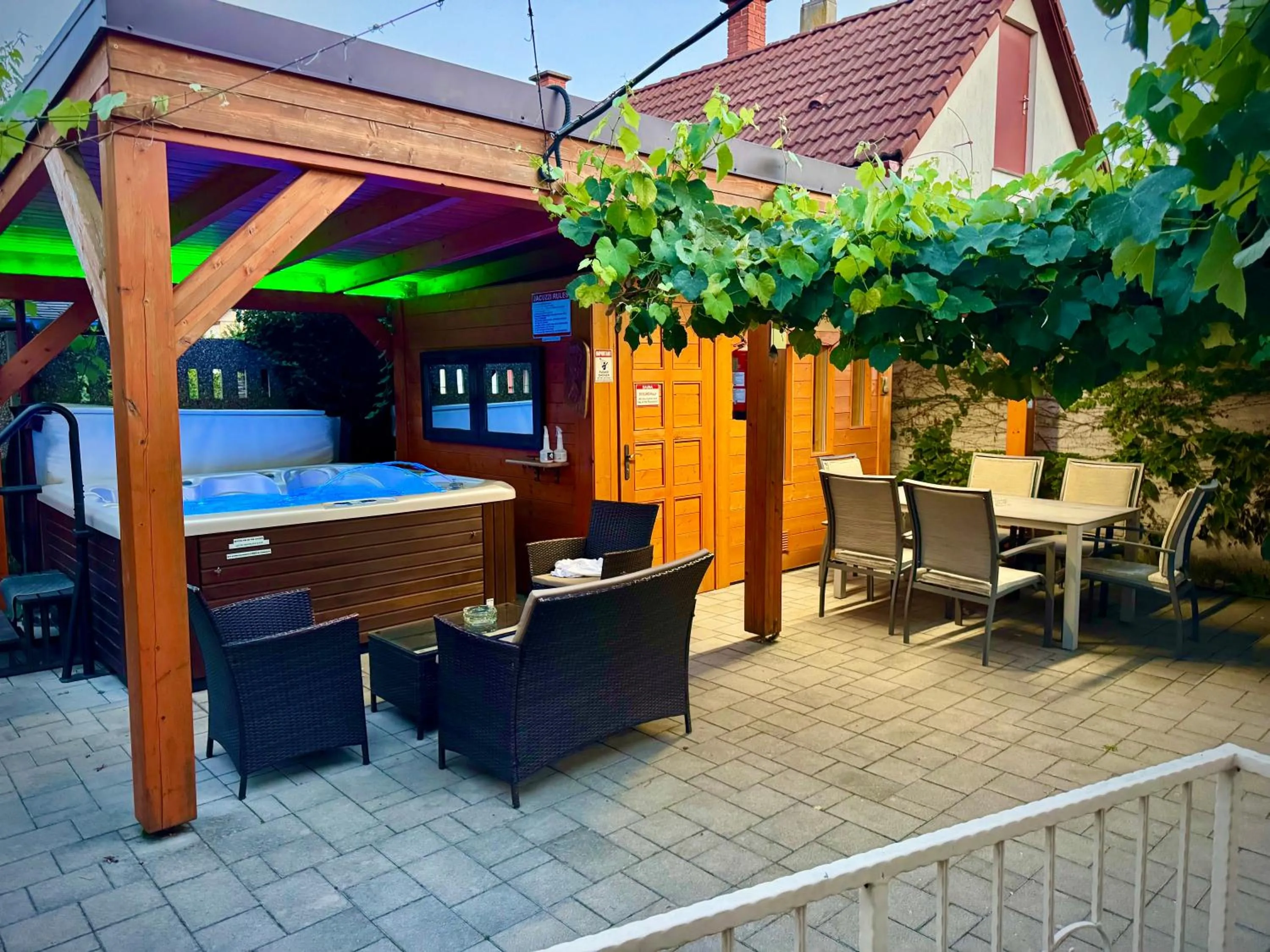 Fészek Fogadó - Pension Nest