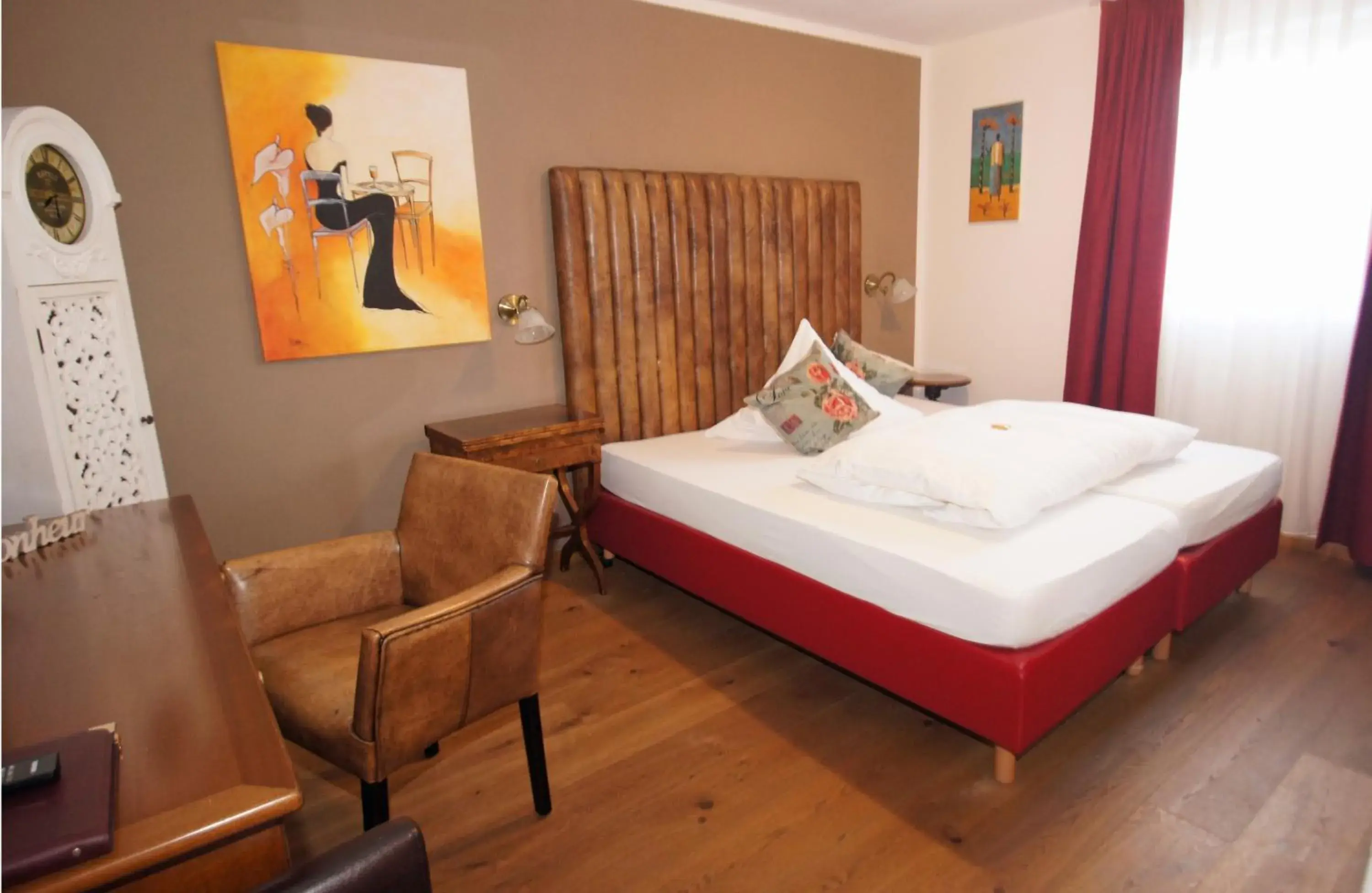 Double Room - single occupancy in UNO Hotel Chapeau Noir - Free Parking Double Room - single occupancy in UNO Hotel Chapeau Noir - Free Parking