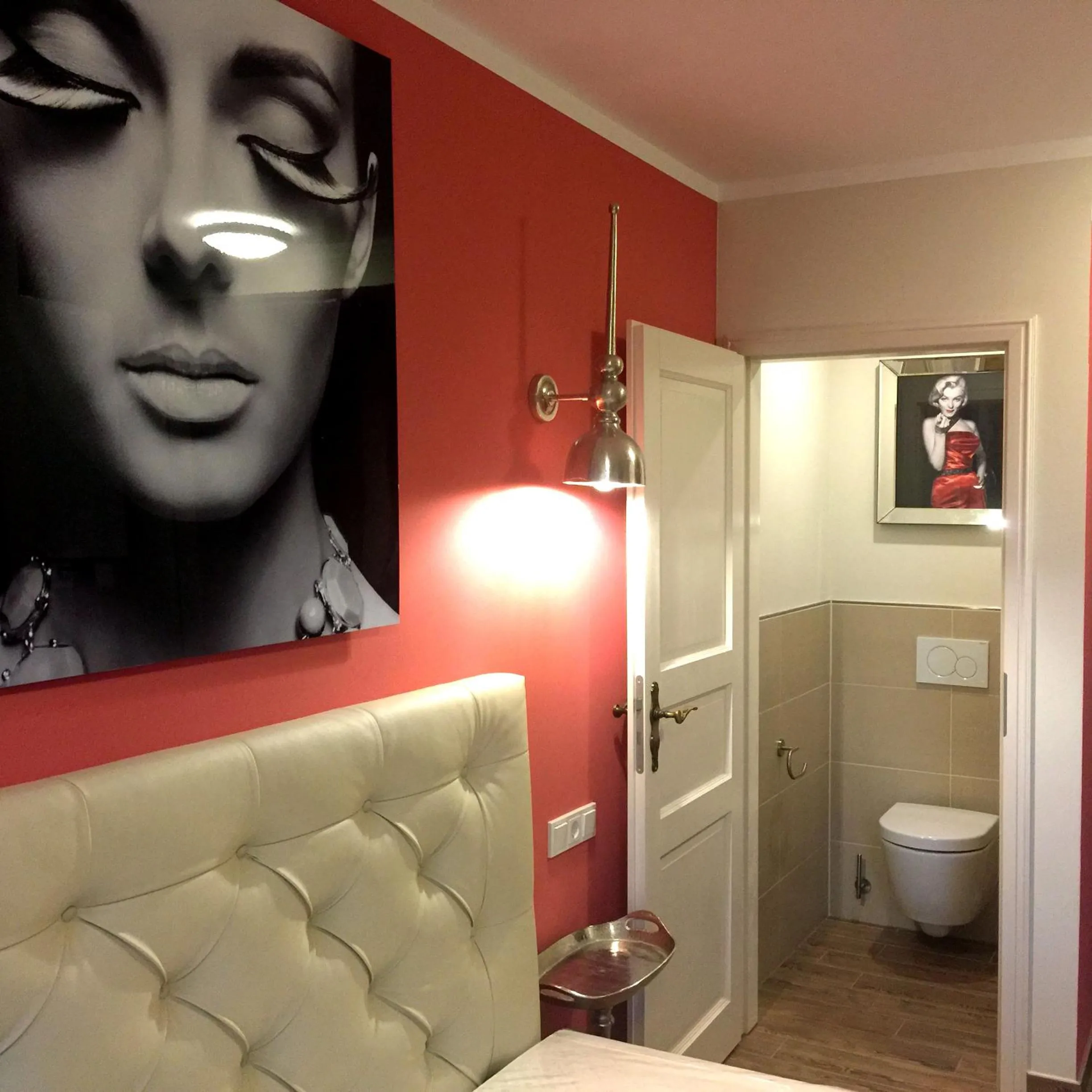 Photo of the whole room in UNO Hotel Chapeau Noir - Free Parking