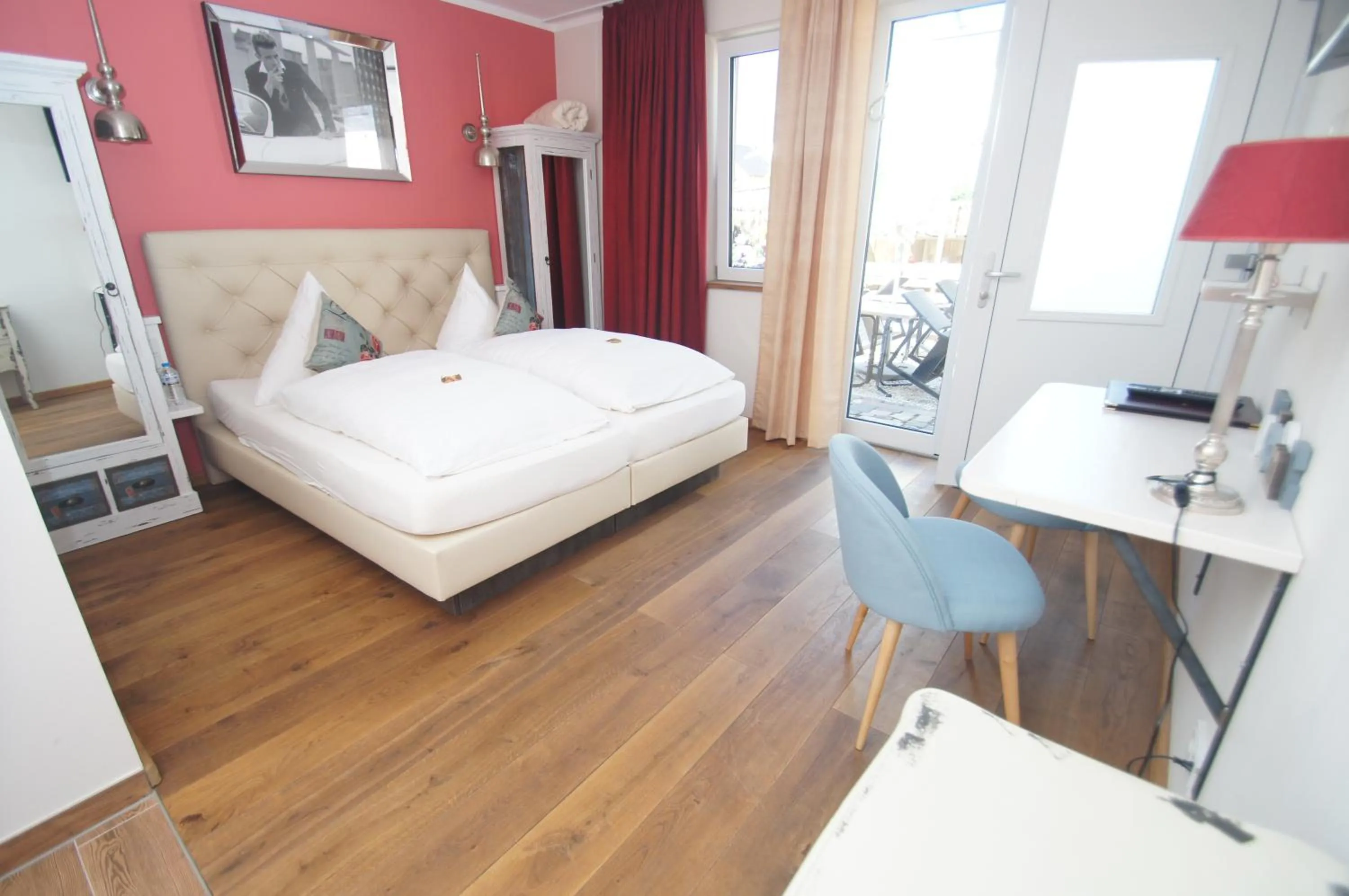 Photo of the whole room, Bed in UNO Hotel Chapeau Noir - Free Parking