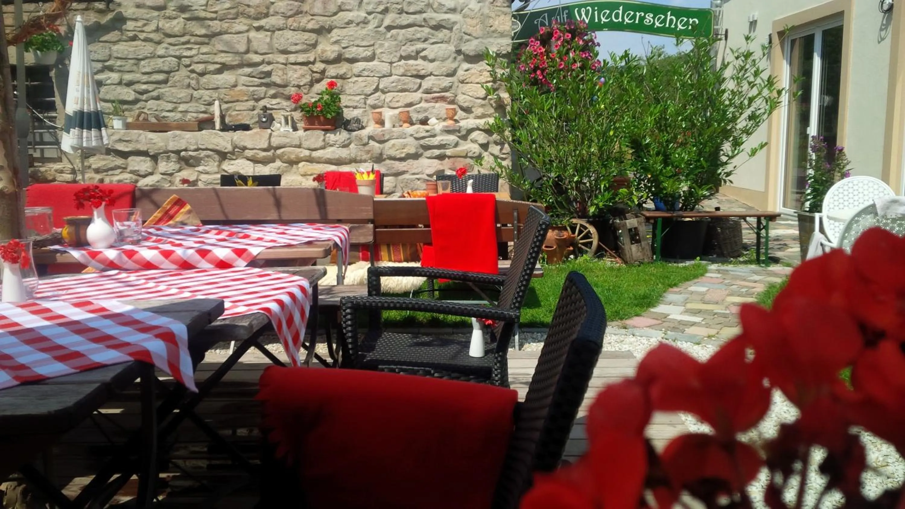 Patio in UNO Hotel Chapeau Noir - Free Parking