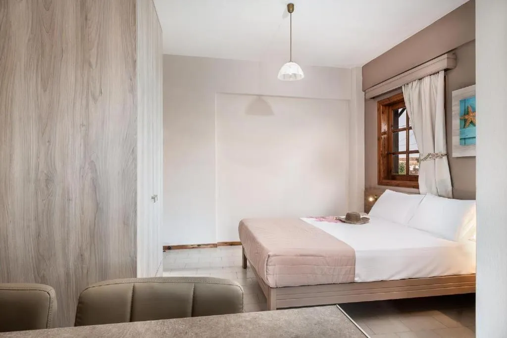 Bathroom, Bed in Cathrin Suites